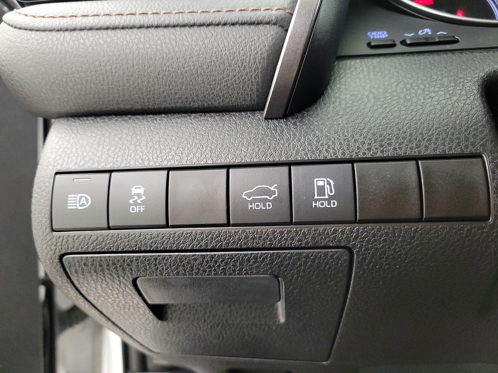 Thumbnail: 2020 Toyota Camry - 13