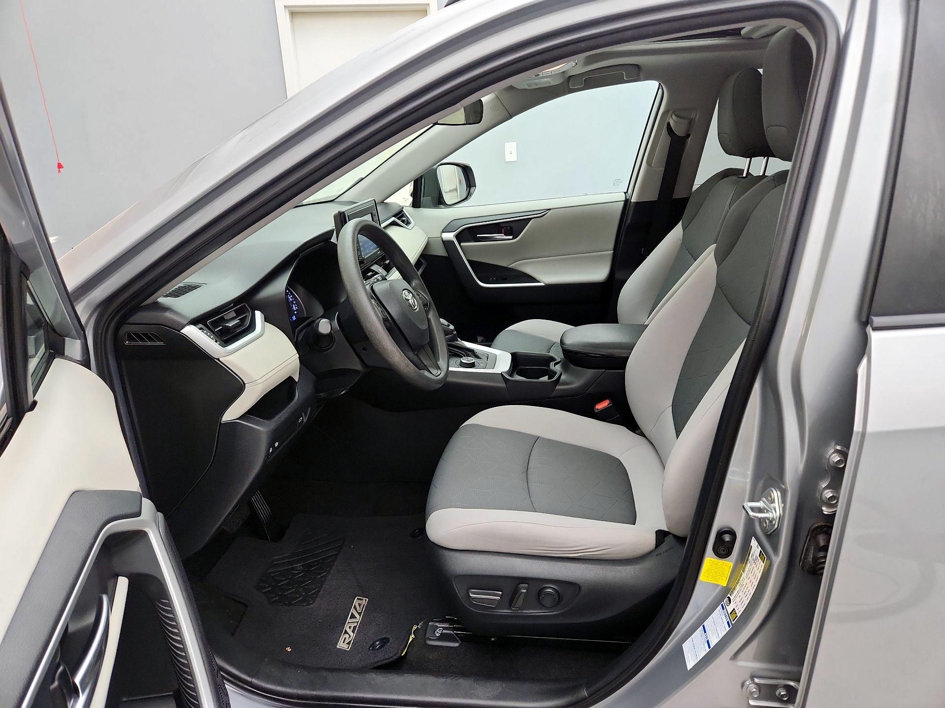 Thumbnail: 2020 Toyota RAV4 - 11