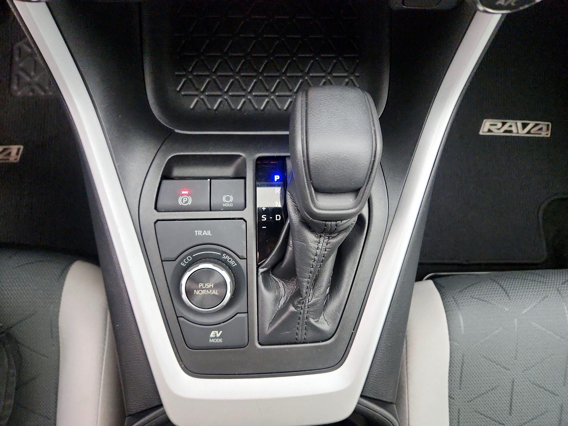 Thumbnail: 2020 Toyota RAV4 - 17