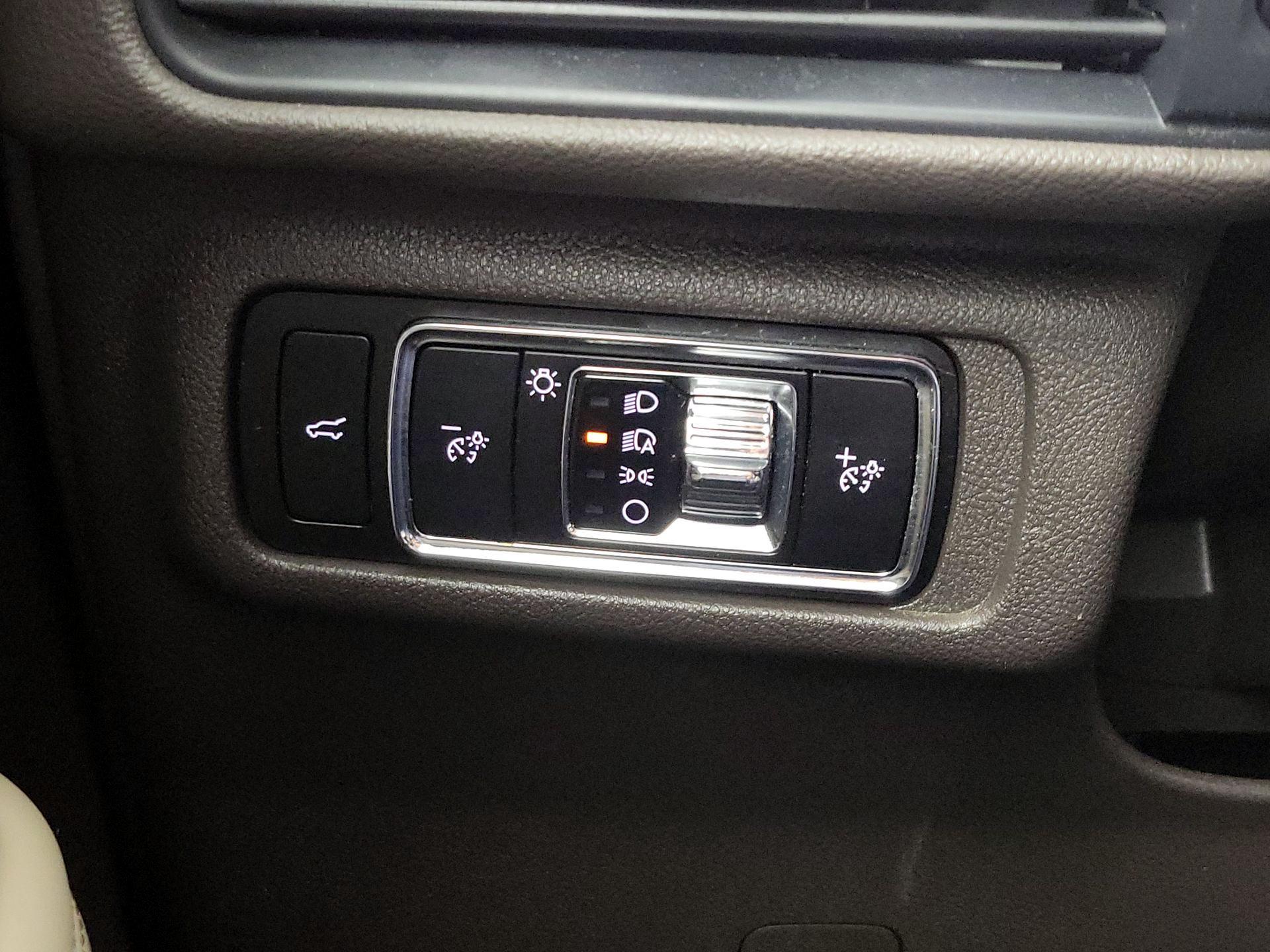 Thumbnail: 2024 Lincoln Corsair - 13