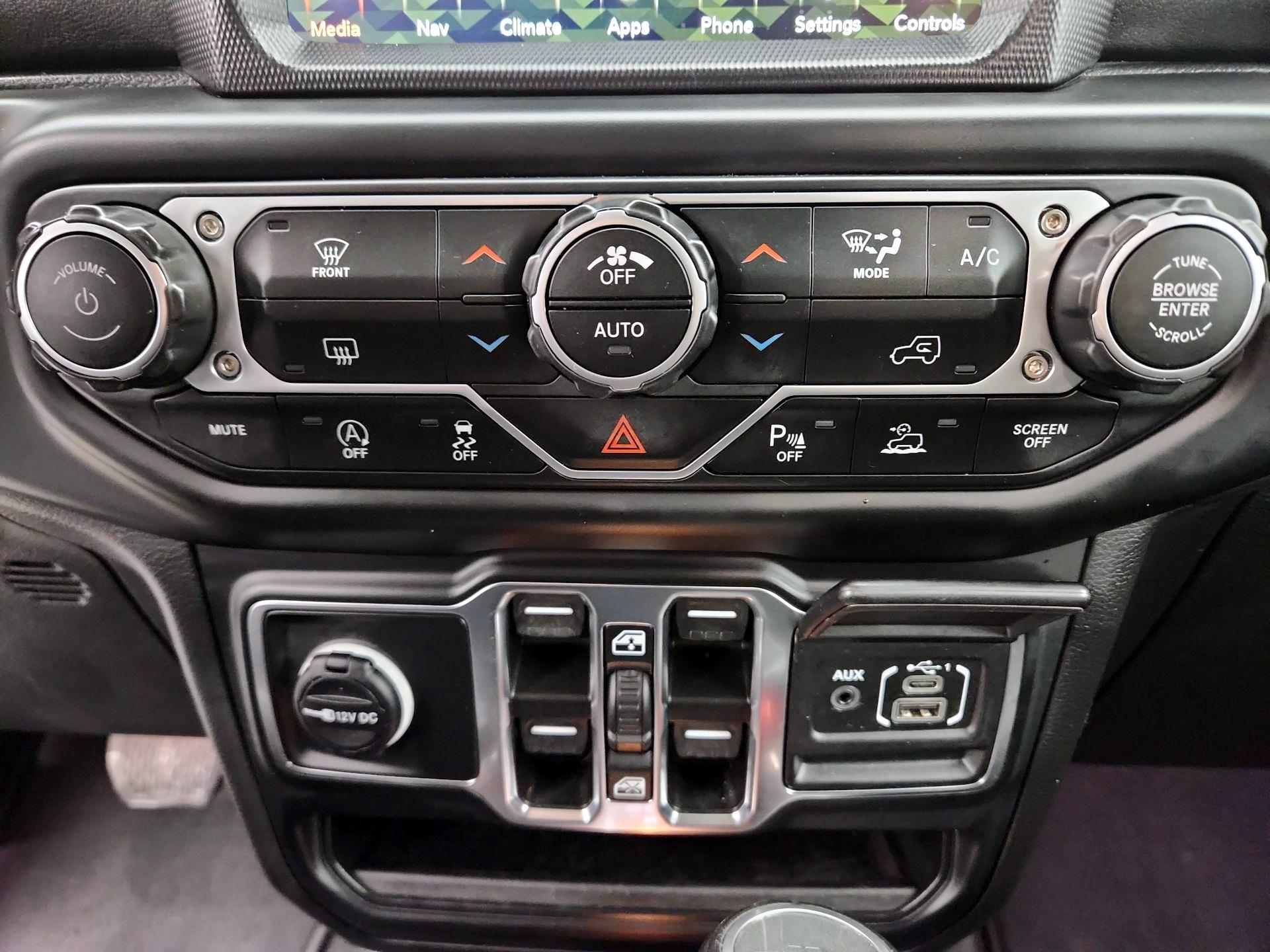 Thumbnail: 2023 Jeep Gladiator - 17