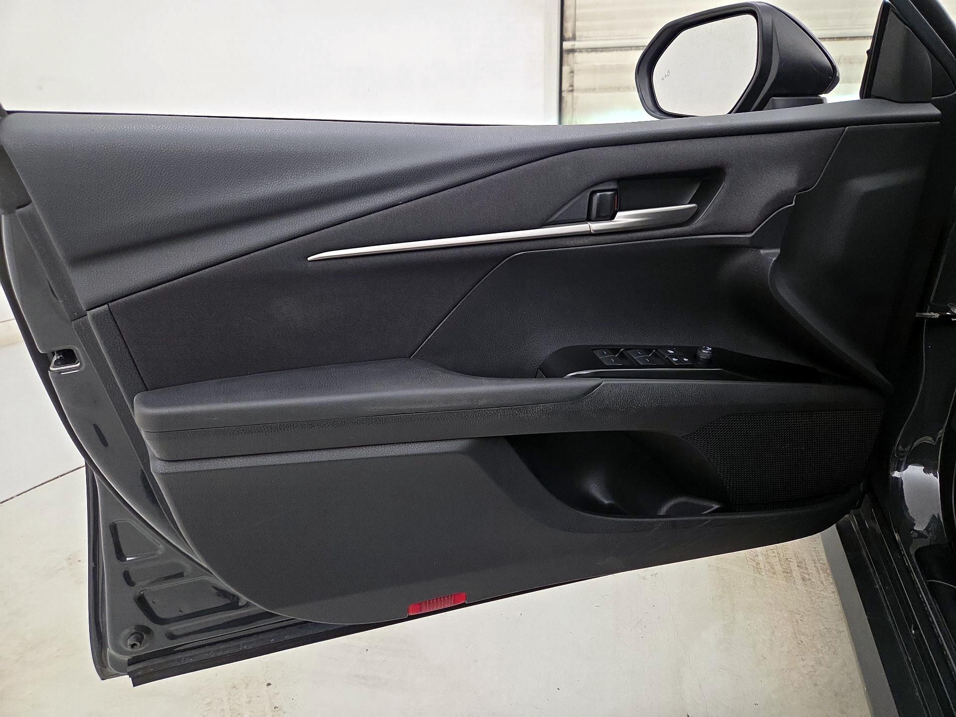 Thumbnail: 2025 Toyota Camry - 12