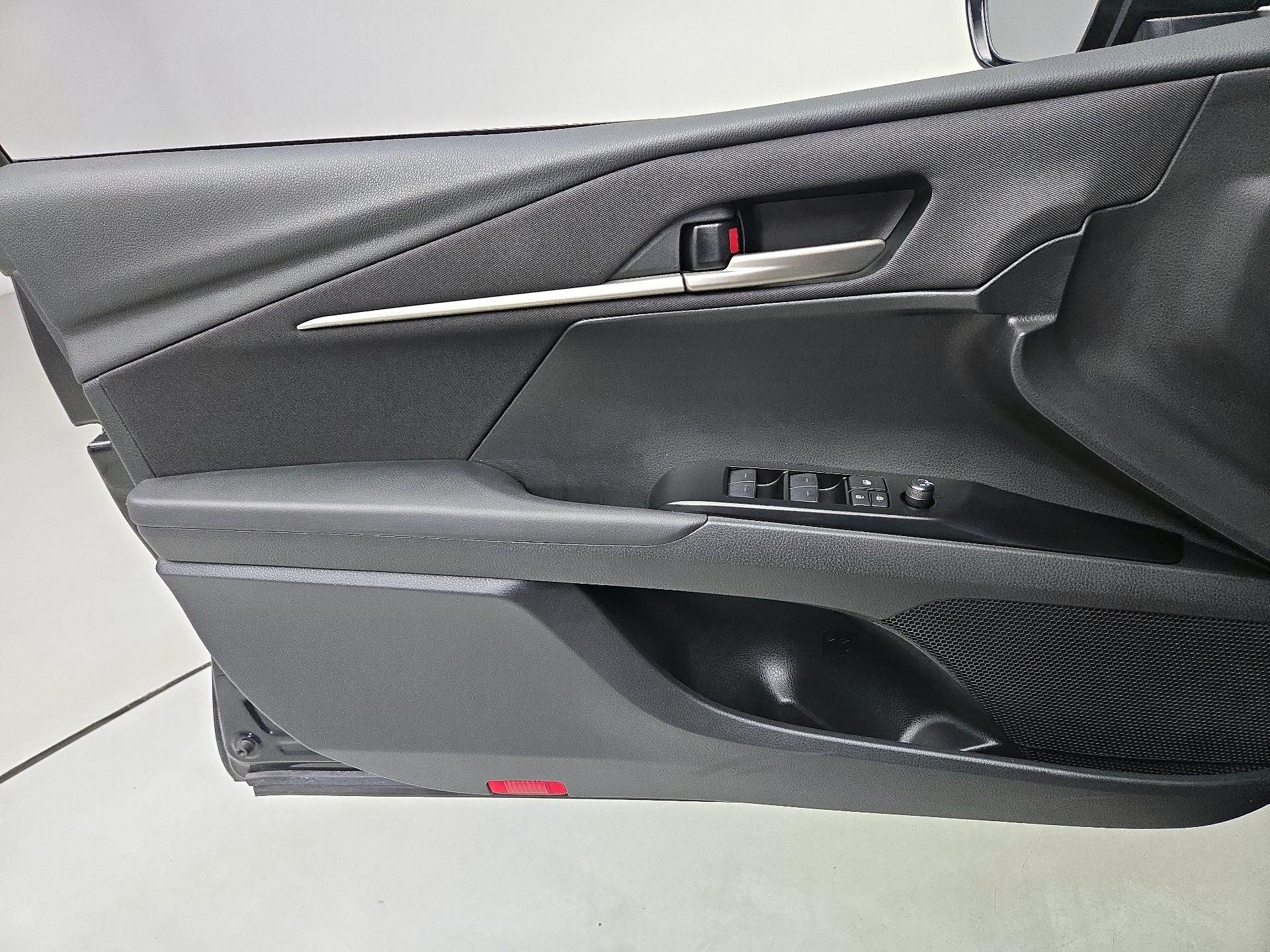 Thumbnail: 2025 Toyota Camry - 12