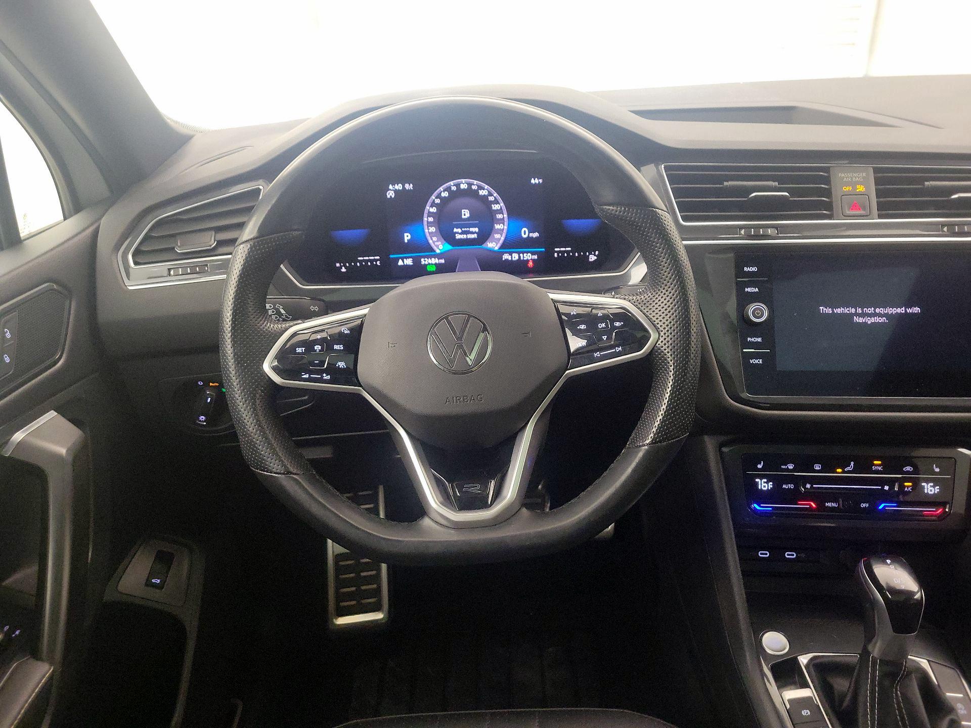 Thumbnail: 2022 Volkswagen Tiguan - 10