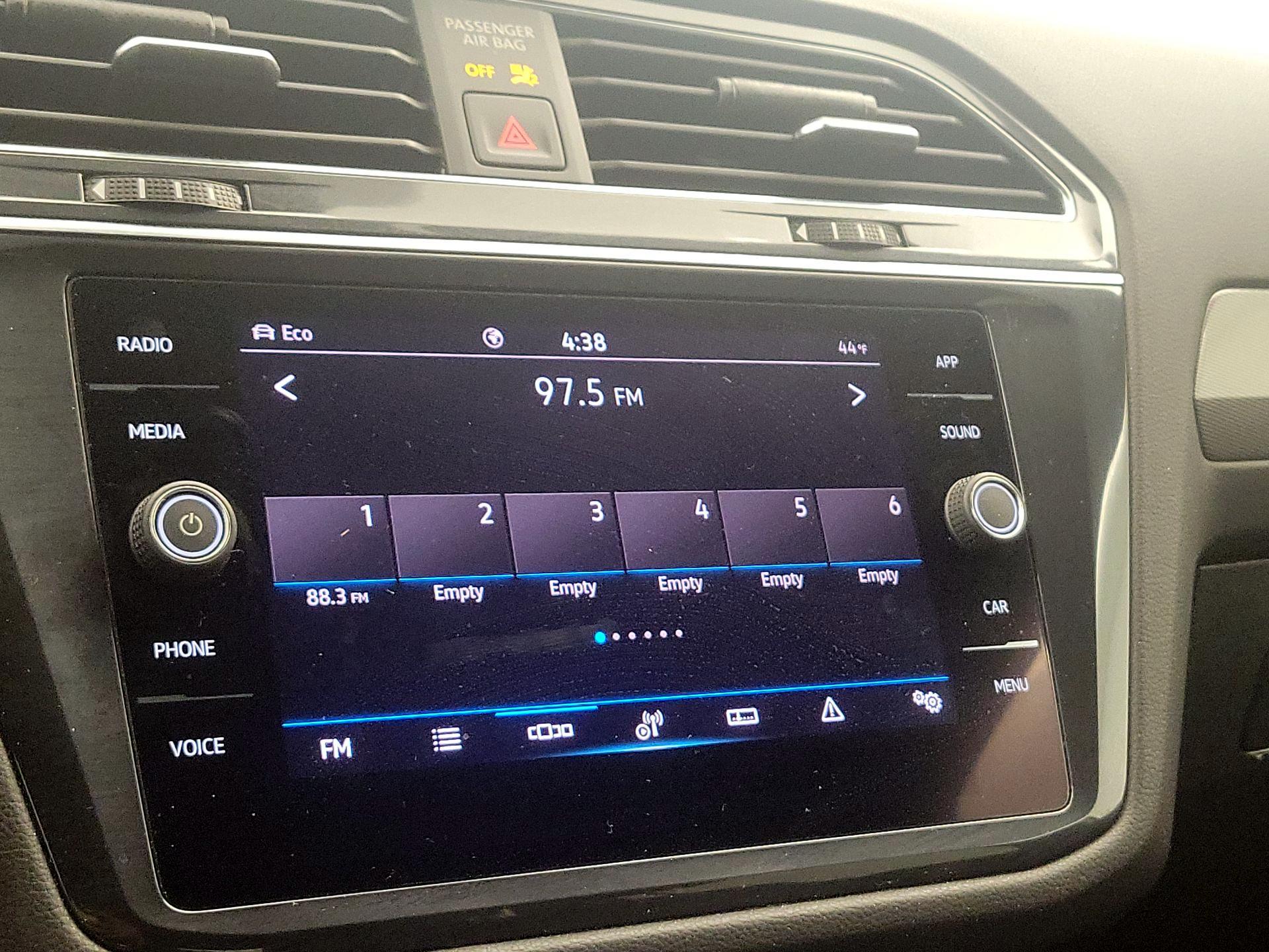 Thumbnail: 2022 Volkswagen Tiguan - 15