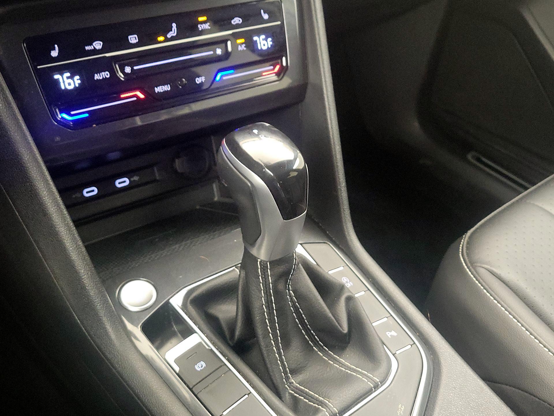 Thumbnail: 2022 Volkswagen Tiguan - 17