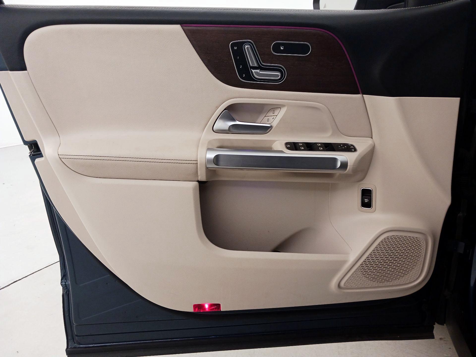 Thumbnail: 2020 Mercedes-Benz GLB - 12