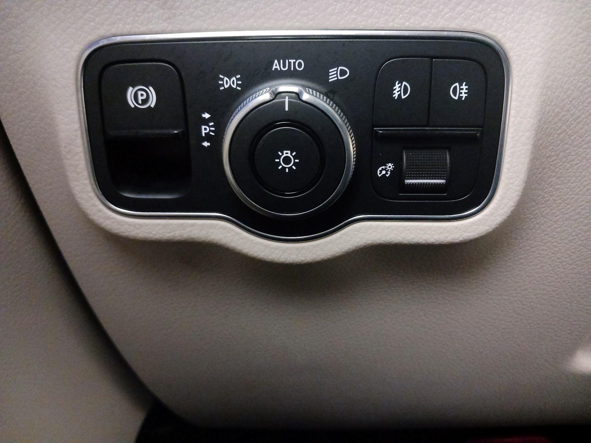 Thumbnail: 2020 Mercedes-Benz GLB - 13