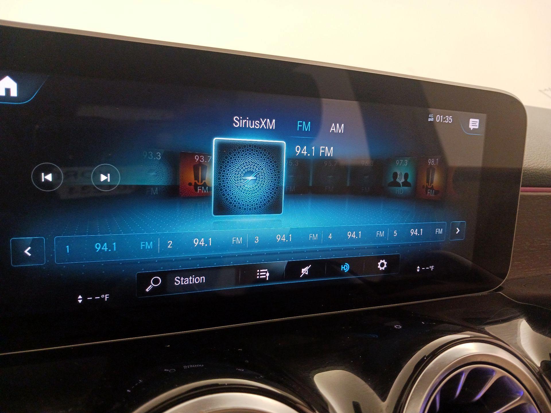 Thumbnail: 2020 Mercedes-Benz GLB - 15