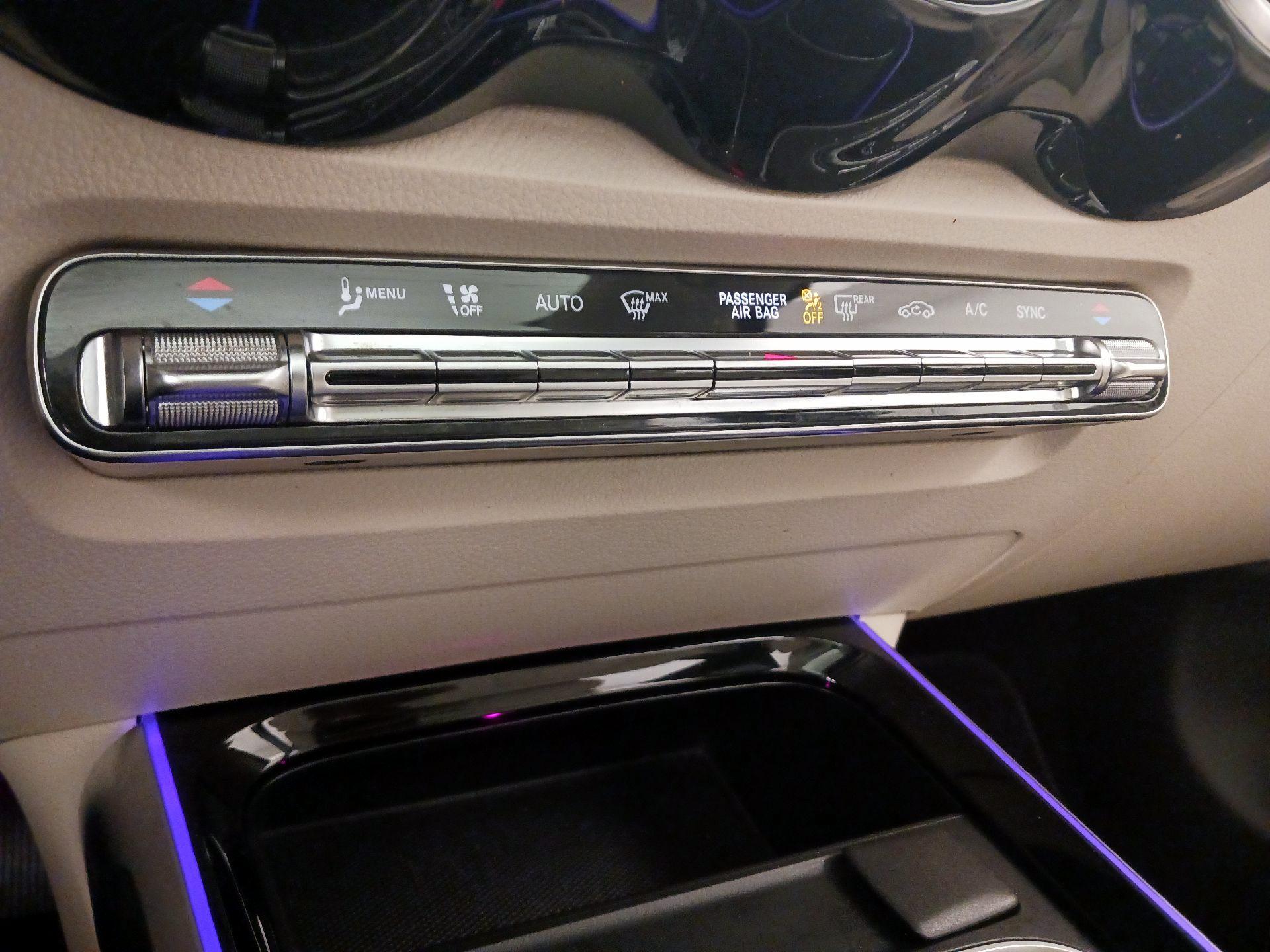 Thumbnail: 2020 Mercedes-Benz GLB - 16