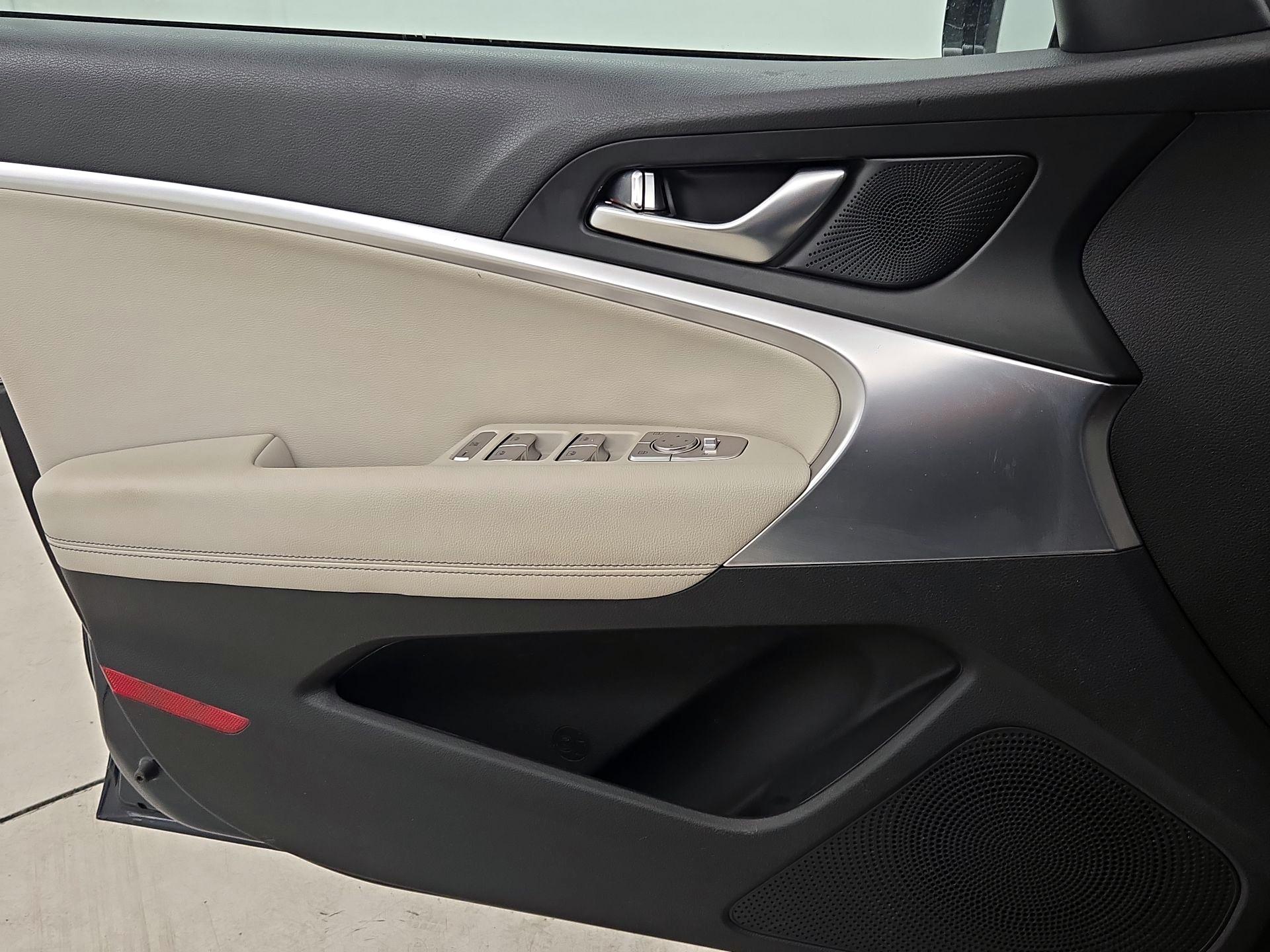 Thumbnail: 2025 Genesis G70 - 12