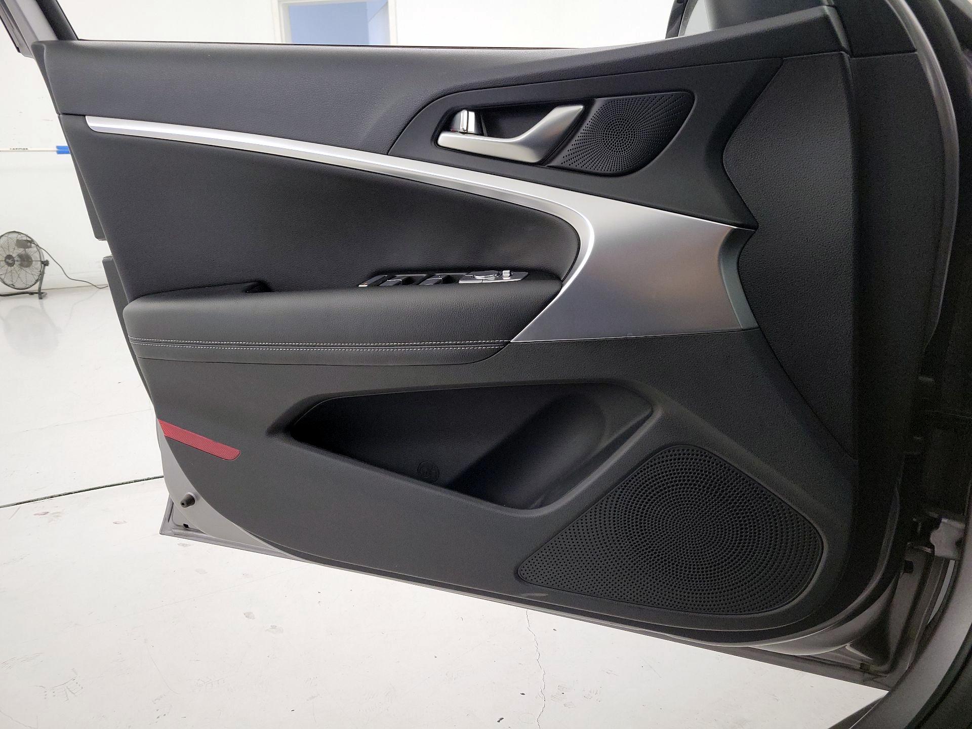 Thumbnail: 2025 Genesis G70 - 12