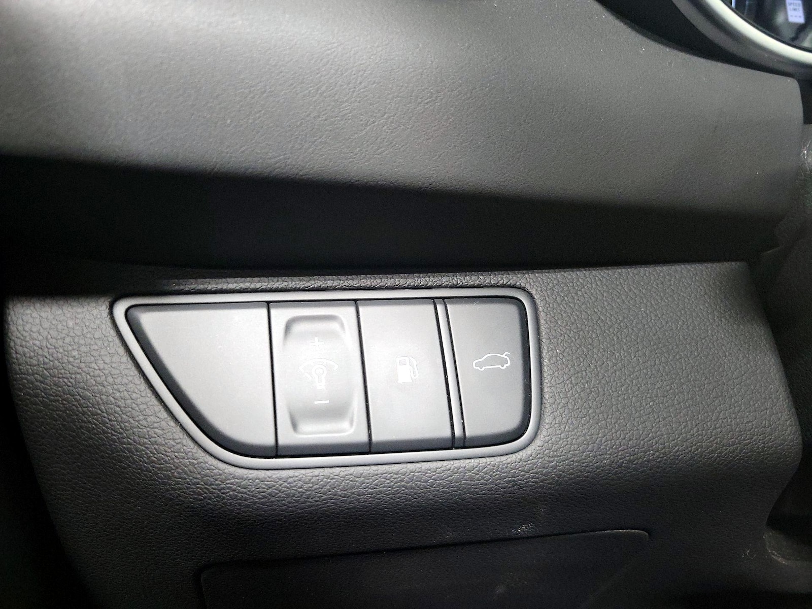 2025 GENESIS G70 Standard - Photo 14