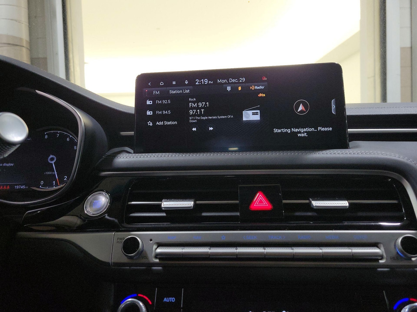 2025 GENESIS G70 Standard - Photo 16