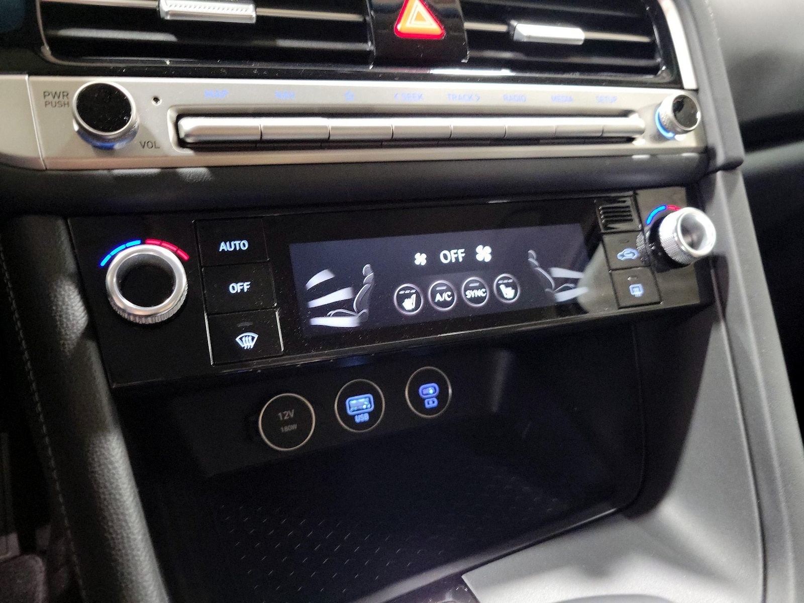 2025 GENESIS G70 Standard - Photo 17