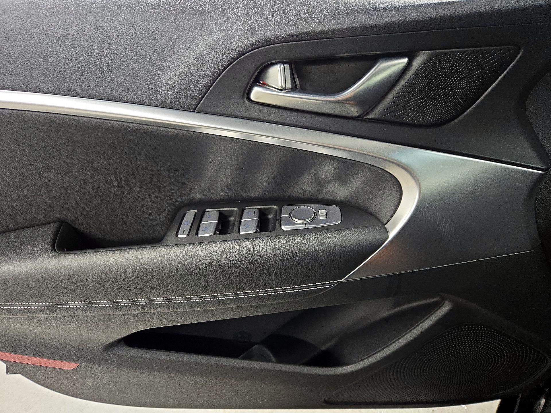 Thumbnail: 2025 Genesis G70 - 12