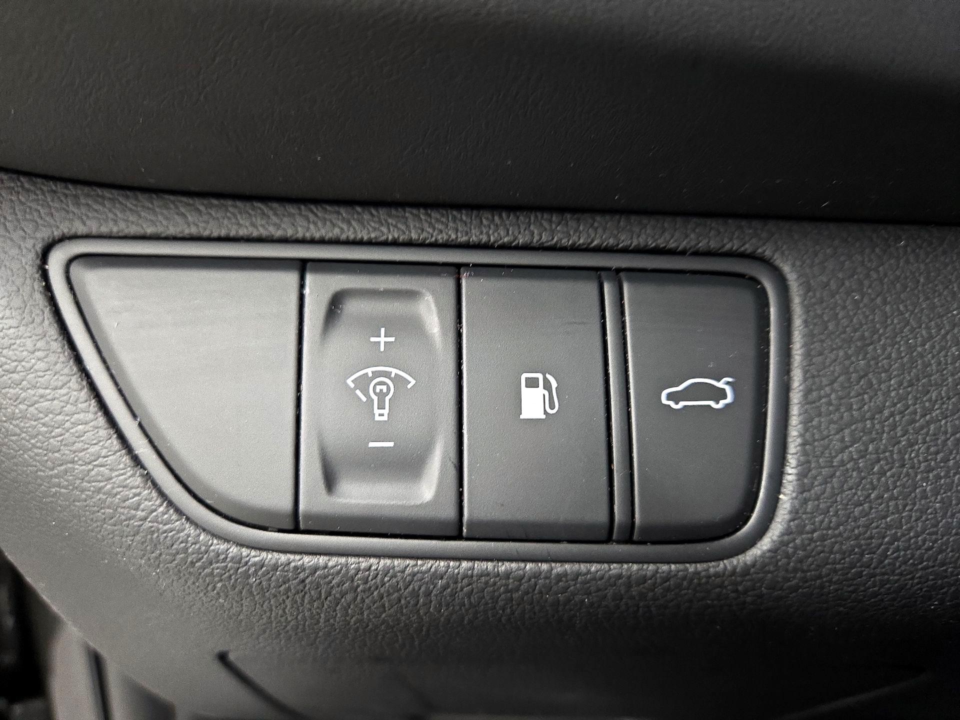 Thumbnail: 2025 Genesis G70 - 13