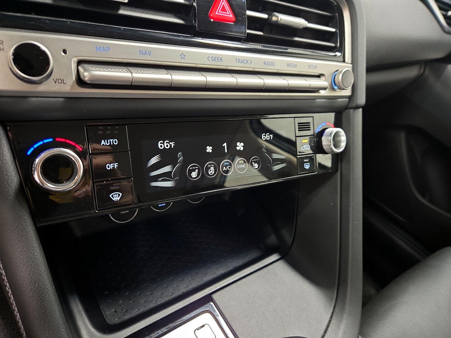 Thumbnail: 2025 Genesis G70 - 17