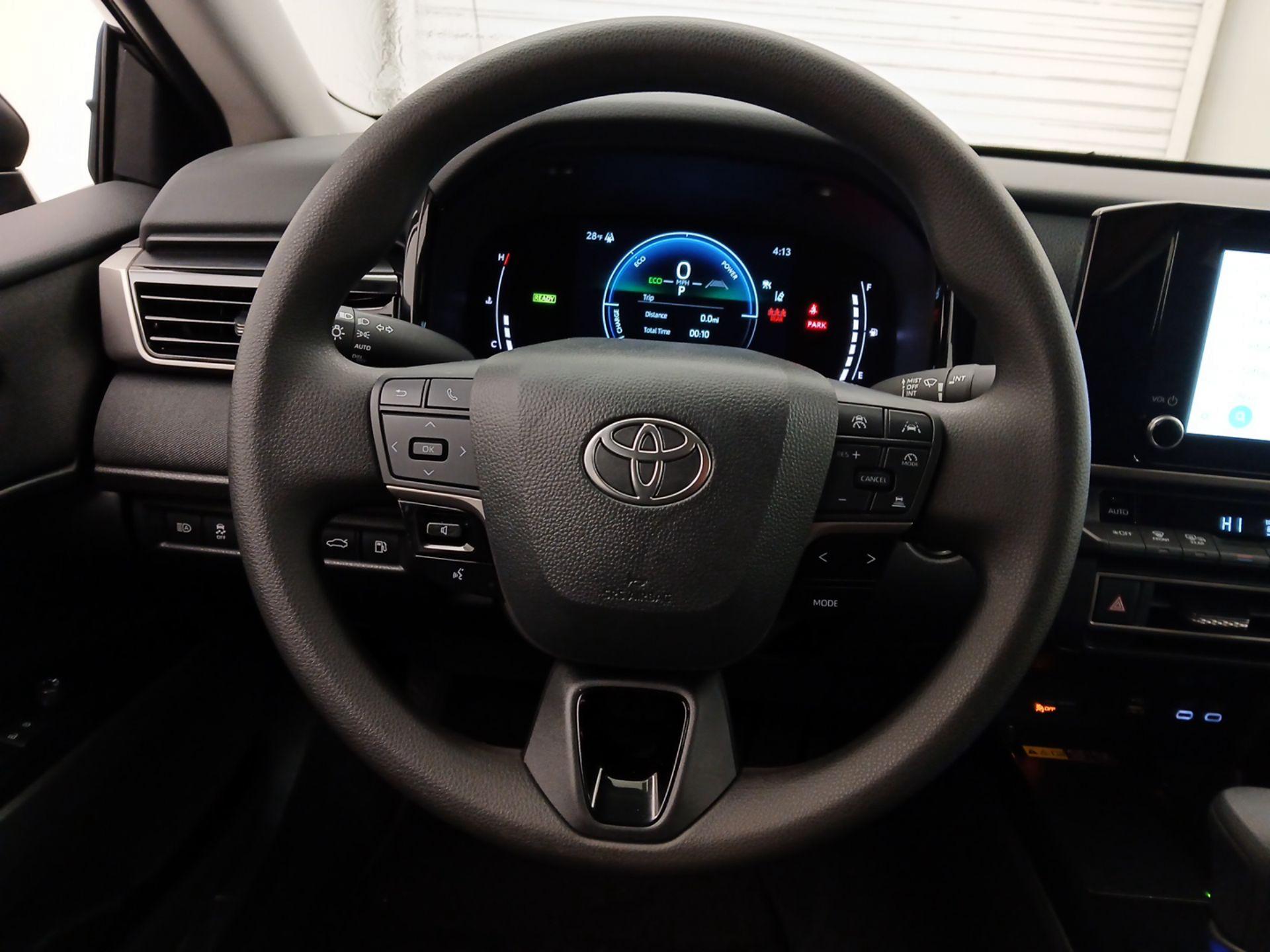 Thumbnail: 2025 Toyota Camry - 10