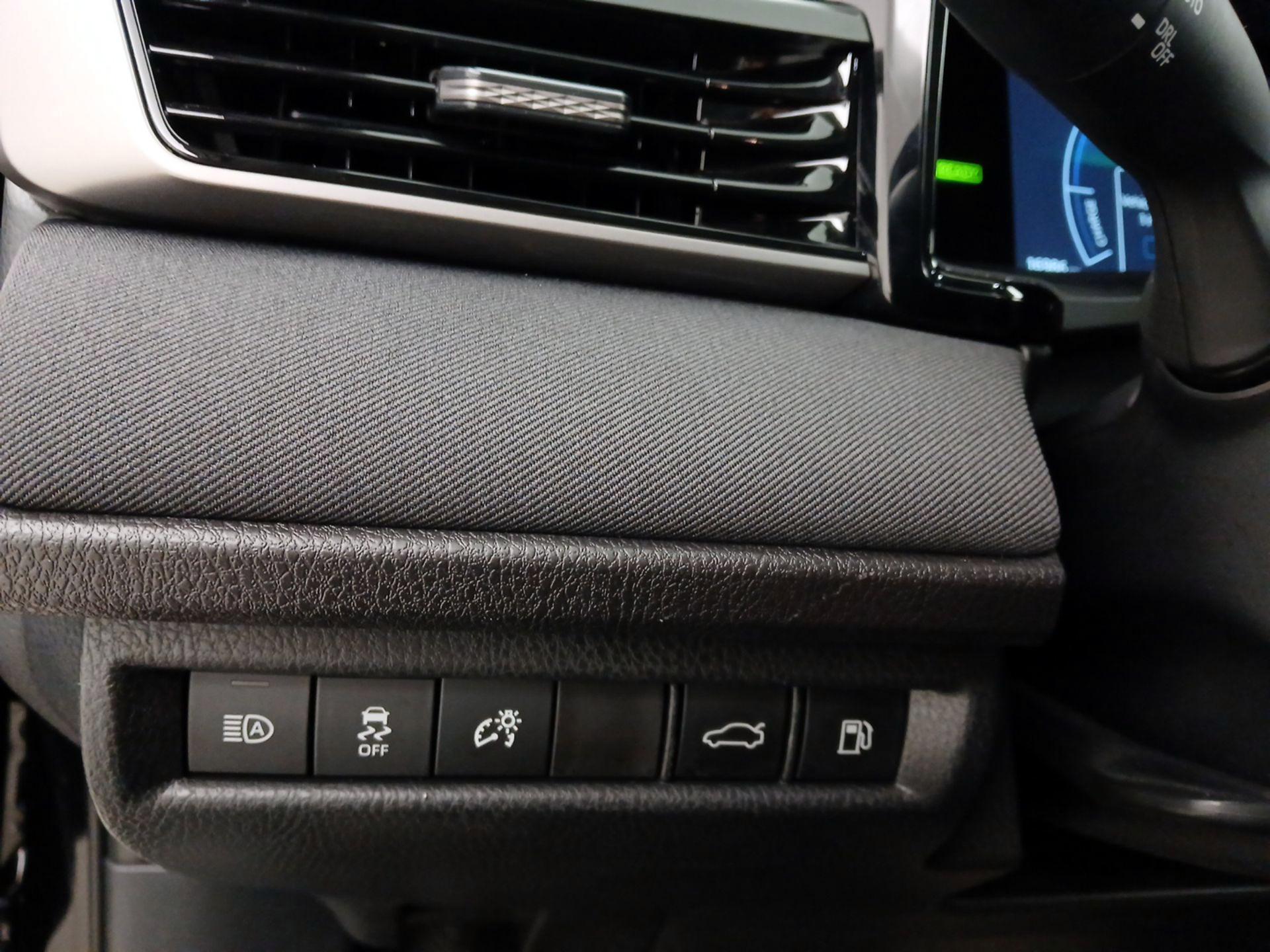 Thumbnail: 2025 Toyota Camry - 13