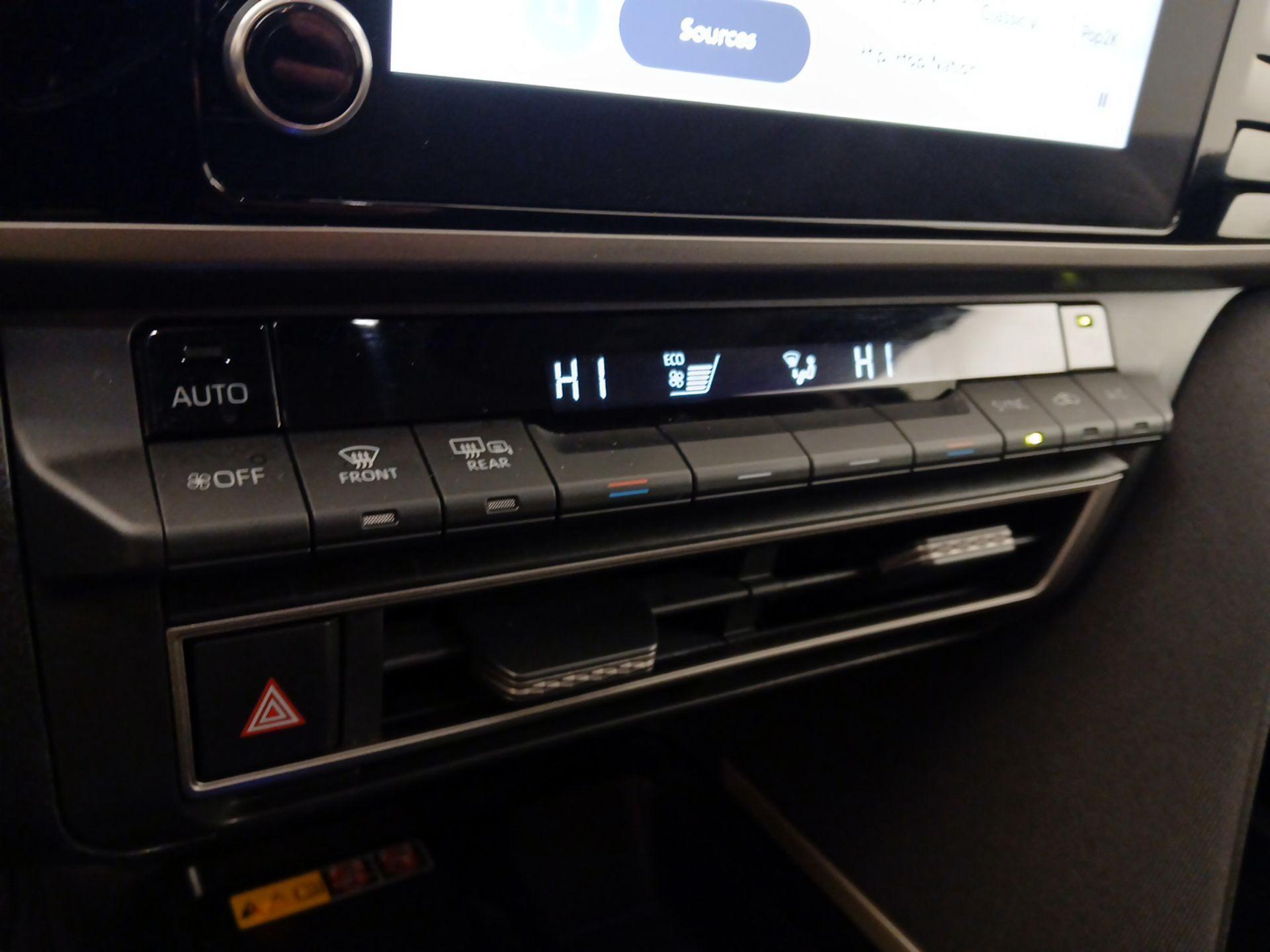 Thumbnail: 2025 Toyota Camry - 16