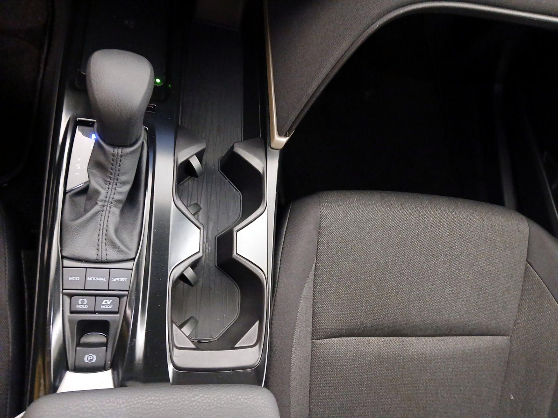 Thumbnail: 2025 Toyota Camry - 17