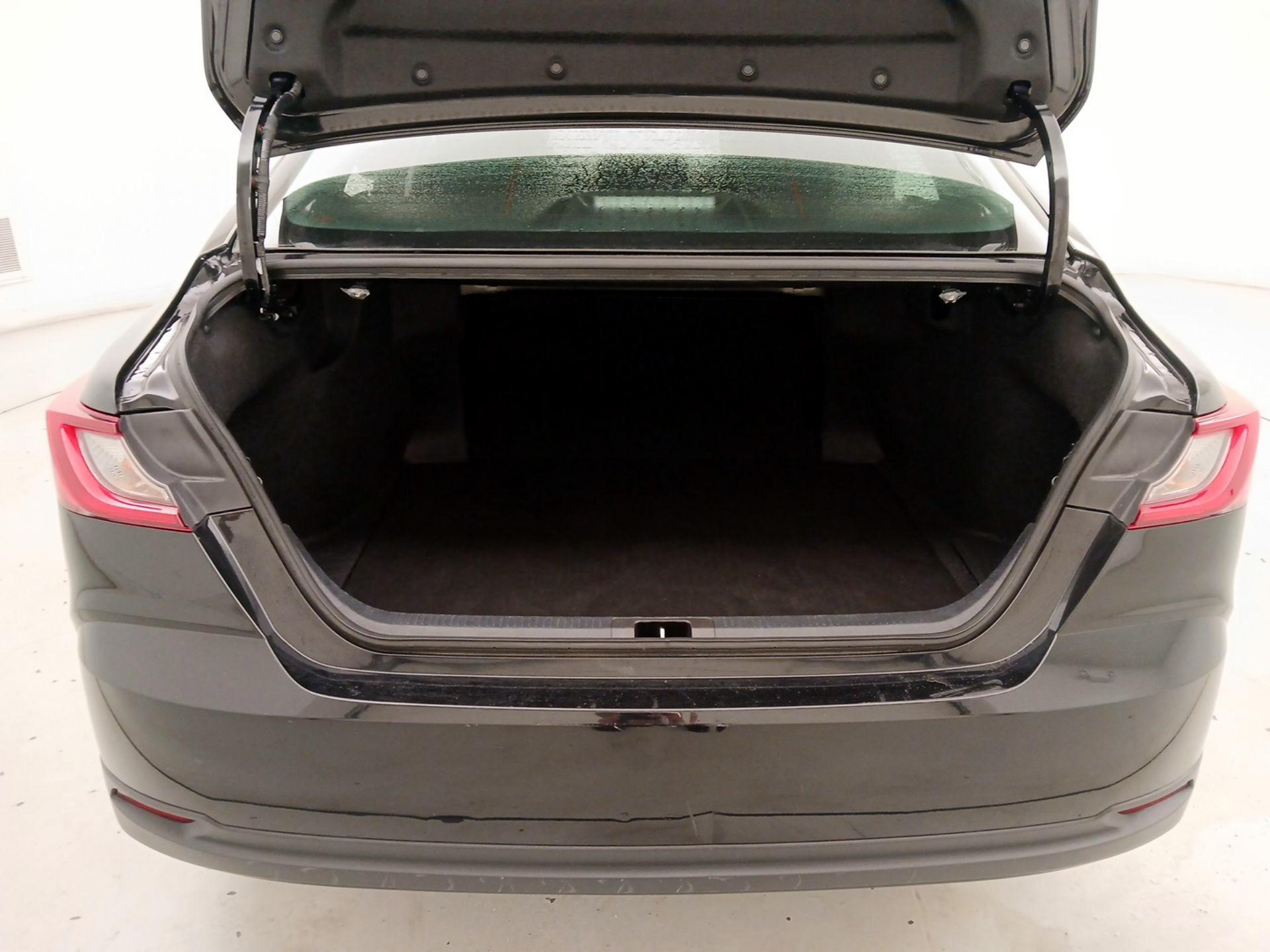 Thumbnail: 2025 Toyota Camry - 20