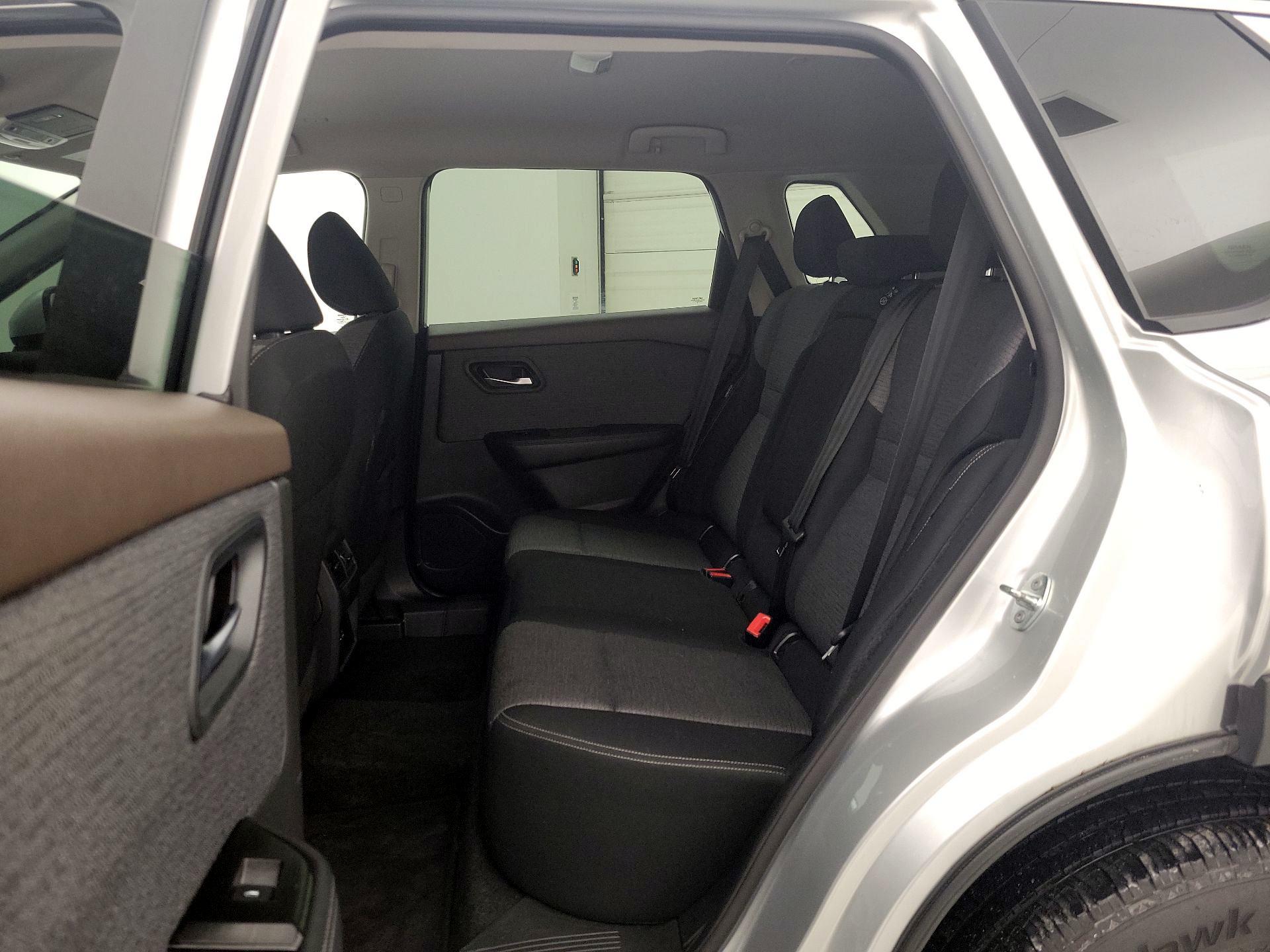 Thumbnail: 2023 Nissan Rogue - 19