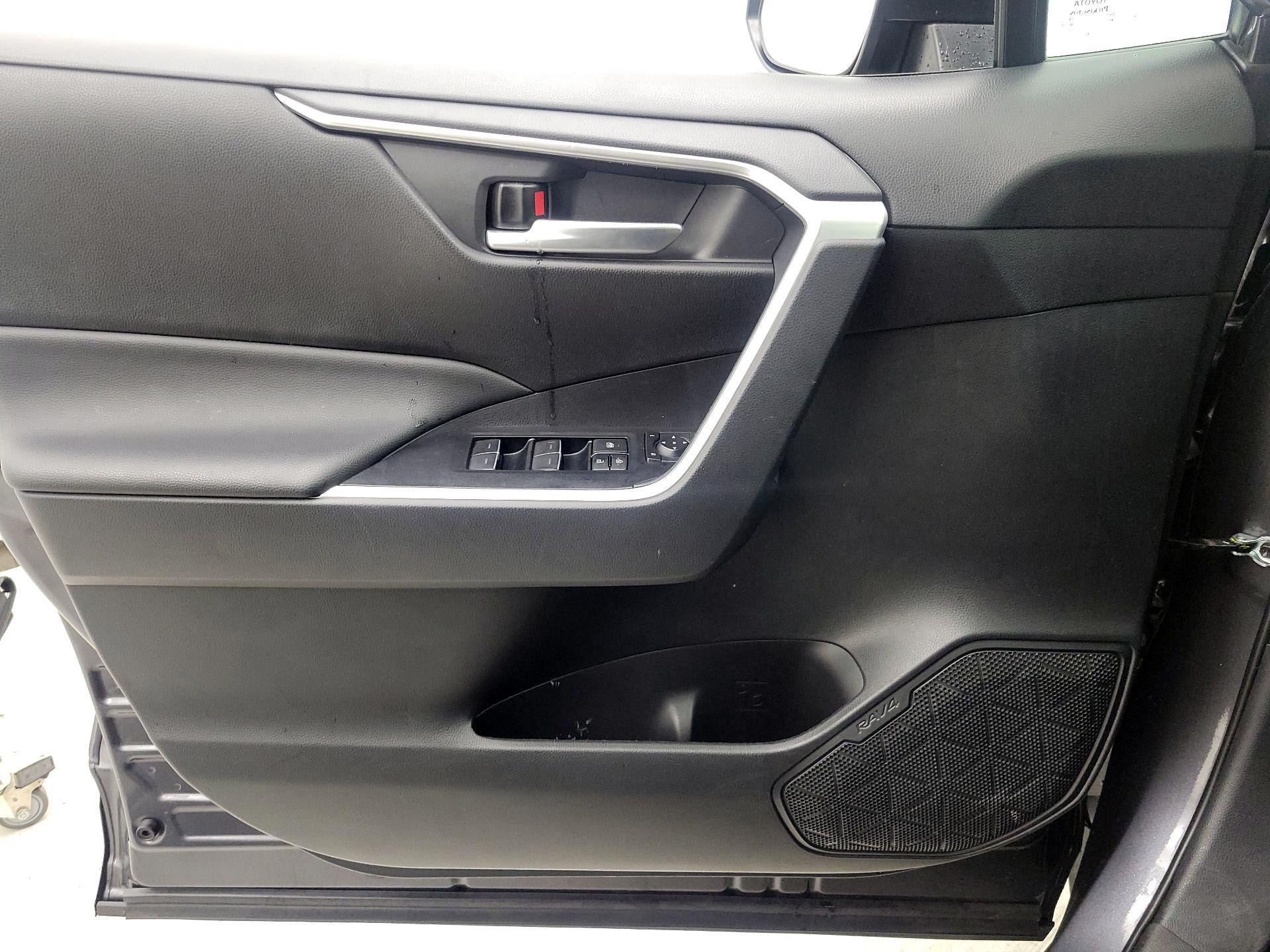 Thumbnail: 2025 Toyota RAV4 - 12