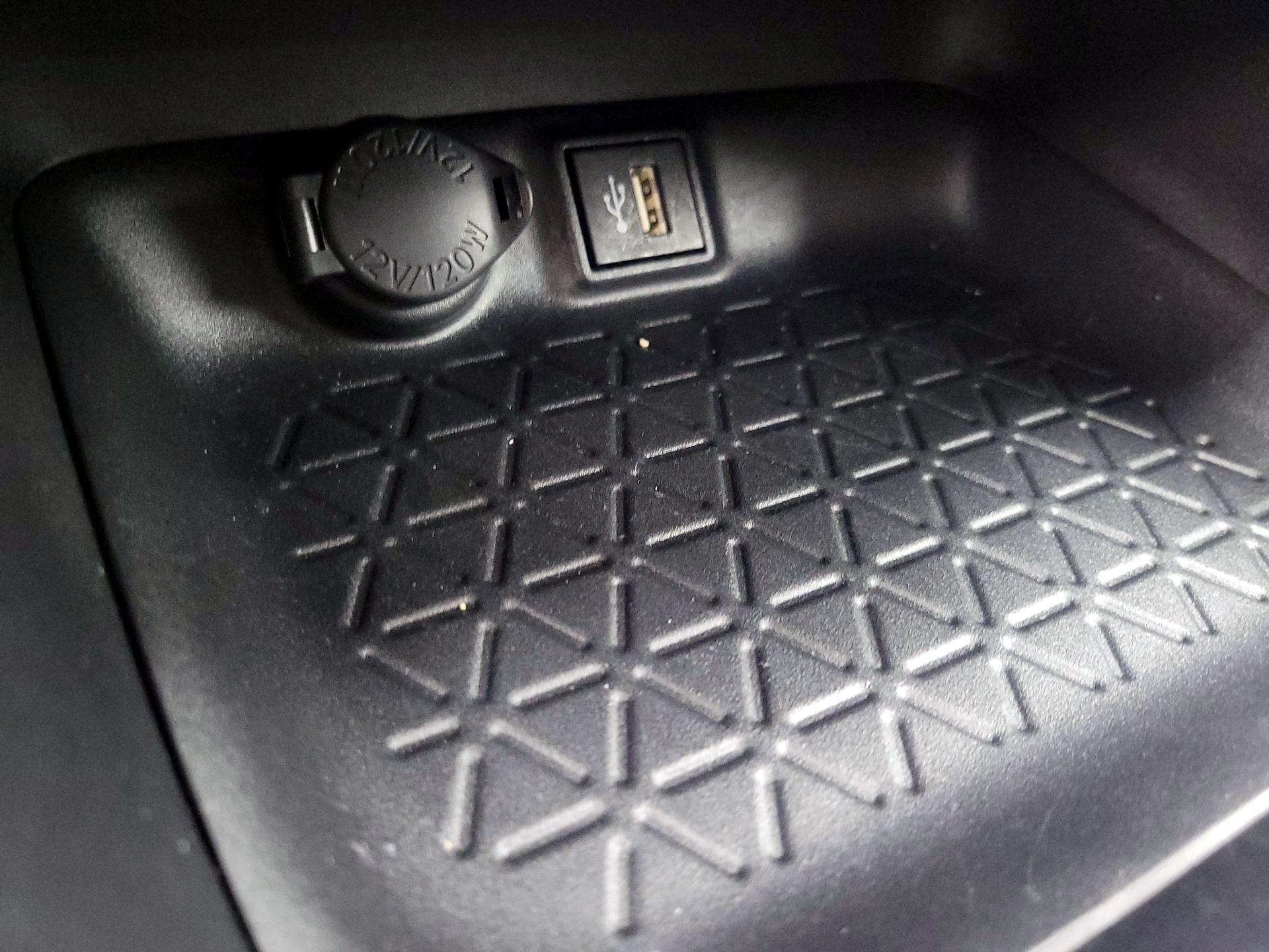 Thumbnail: 2025 Toyota RAV4 - 18