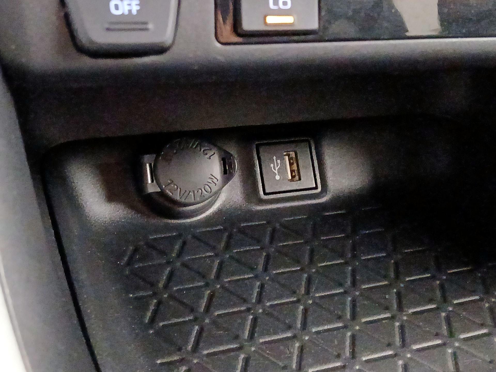 Thumbnail: 2025 Toyota RAV4 - 18