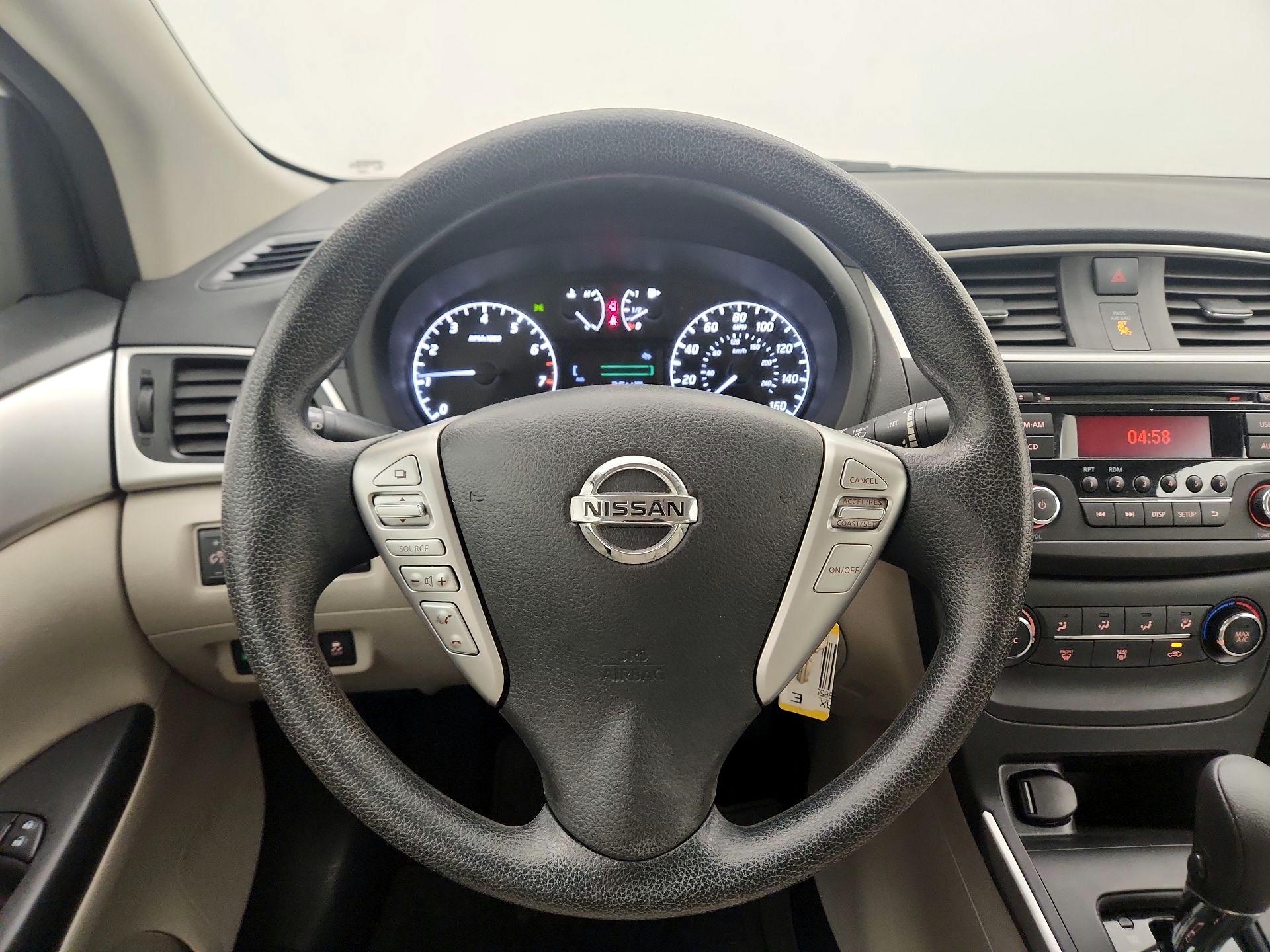 Thumbnail: 2016 Nissan Sentra - 10