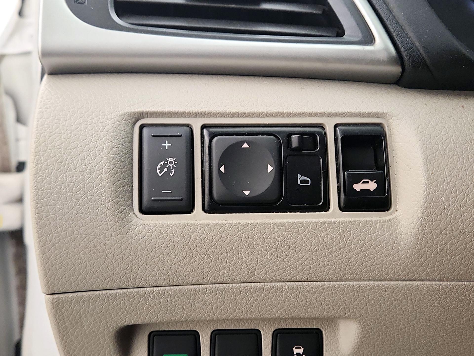 Thumbnail: 2016 Nissan Sentra - 13