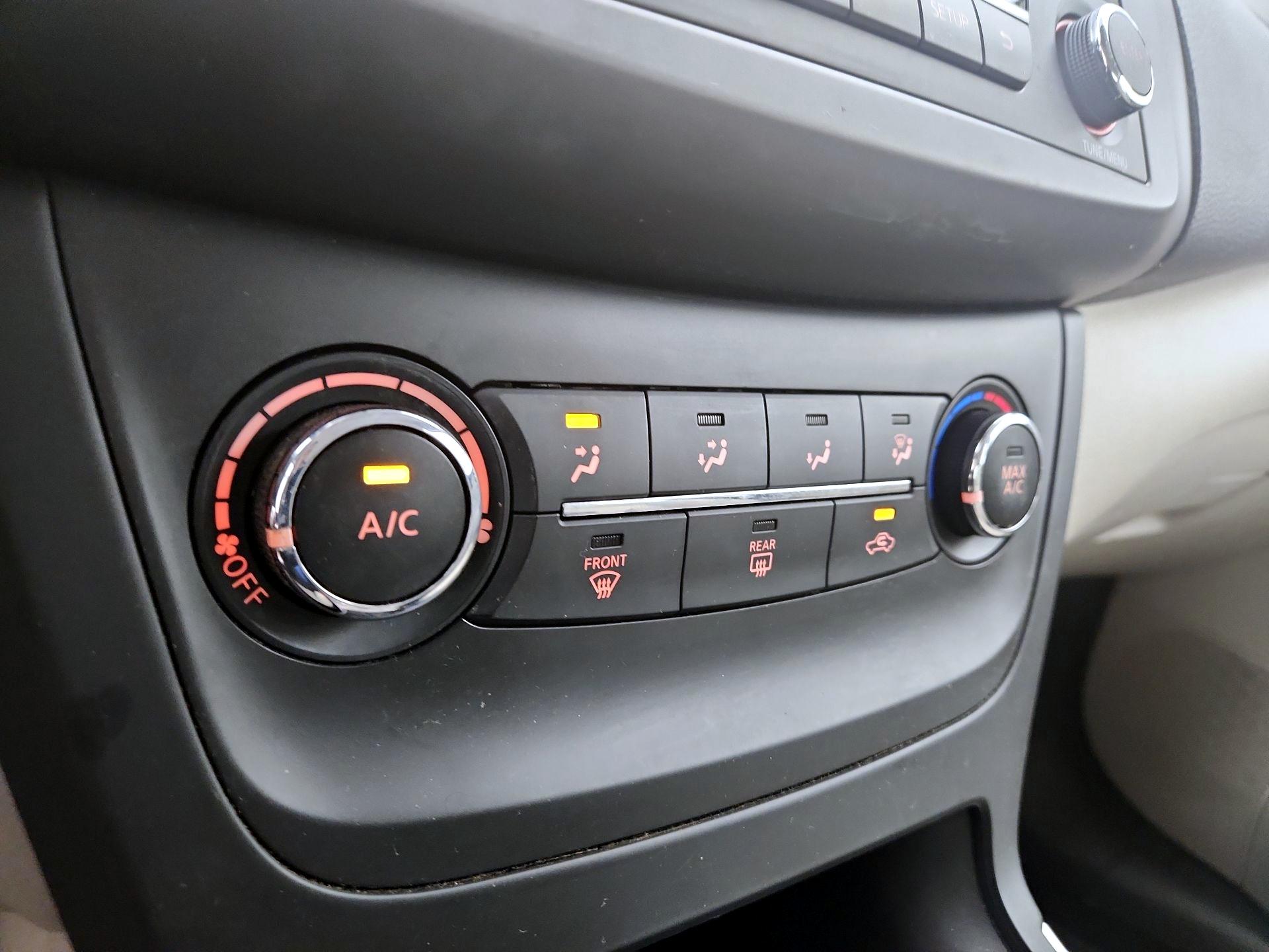 Thumbnail: 2016 Nissan Sentra - 15