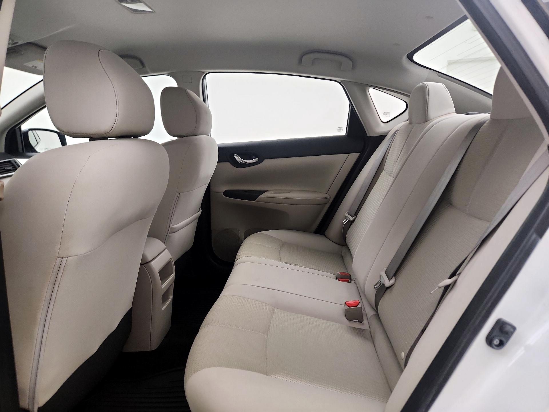 Thumbnail: 2016 Nissan Sentra - 17