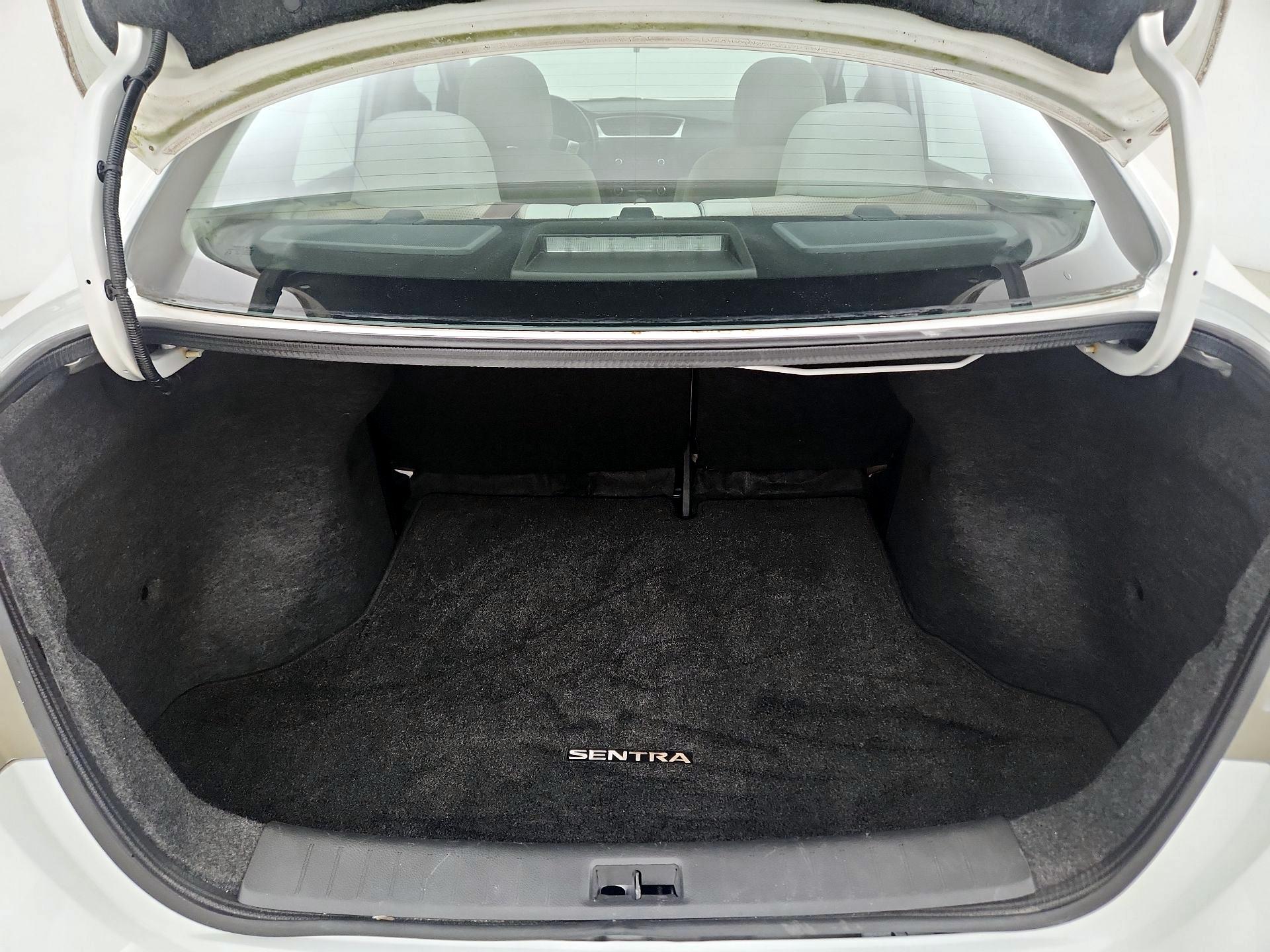 Thumbnail: 2016 Nissan Sentra - 18