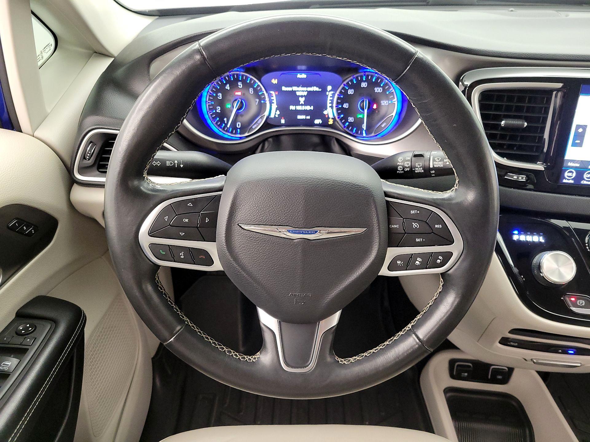 Thumbnail: 2020 Chrysler Pacifica - 10