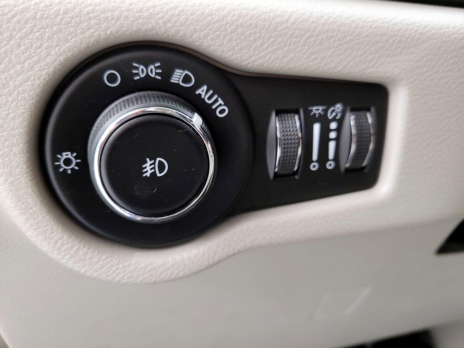 Thumbnail: 2020 Chrysler Pacifica - 13