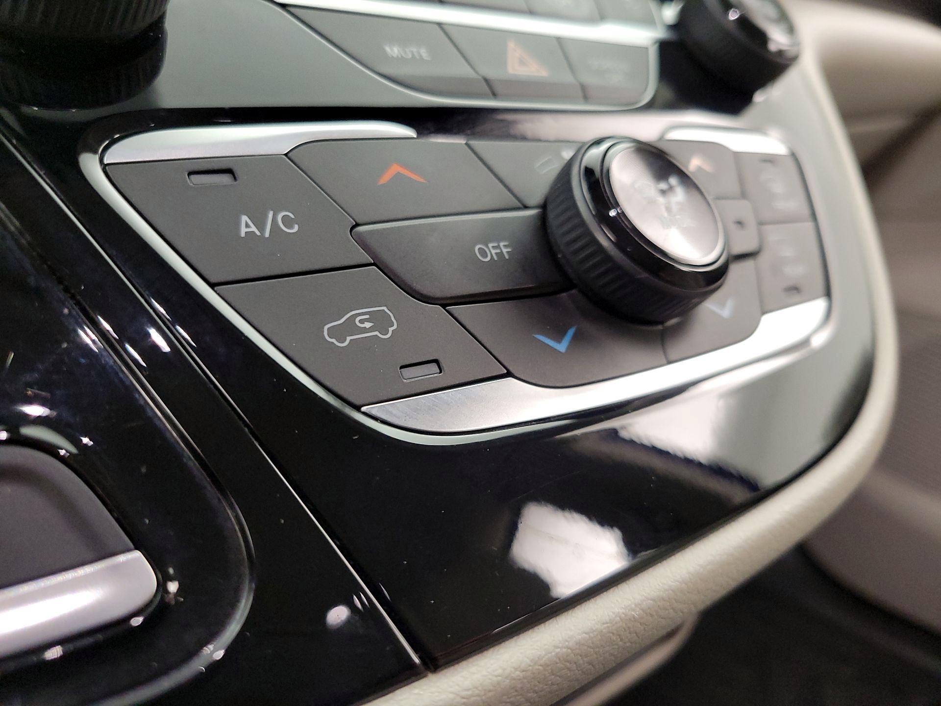 Thumbnail: 2020 Chrysler Pacifica - 17