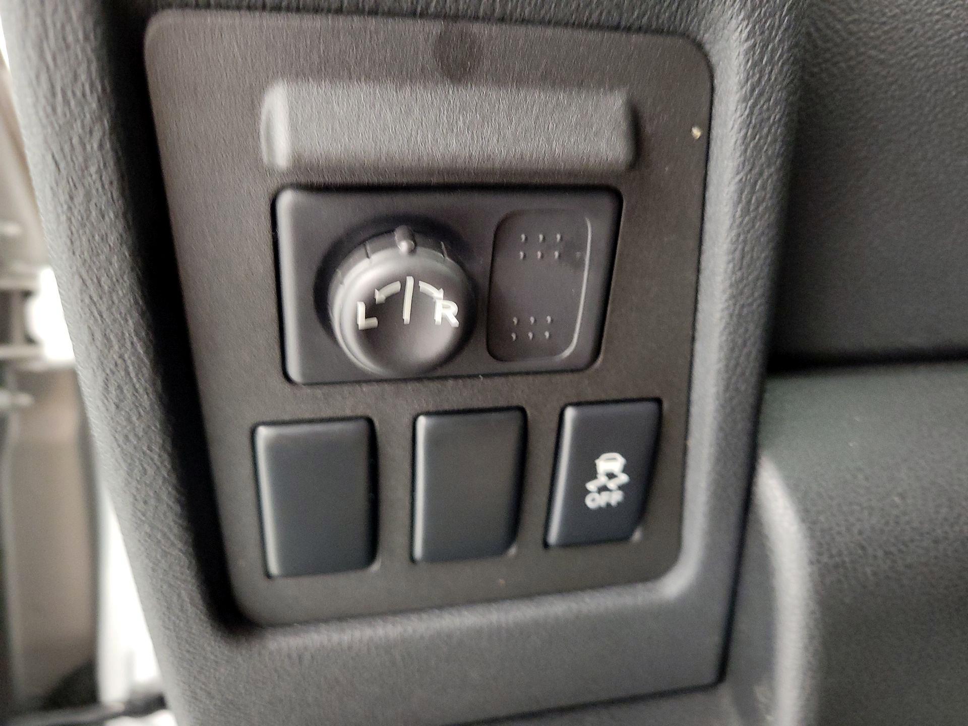 Thumbnail: 2015 Nissan Rogue - 13