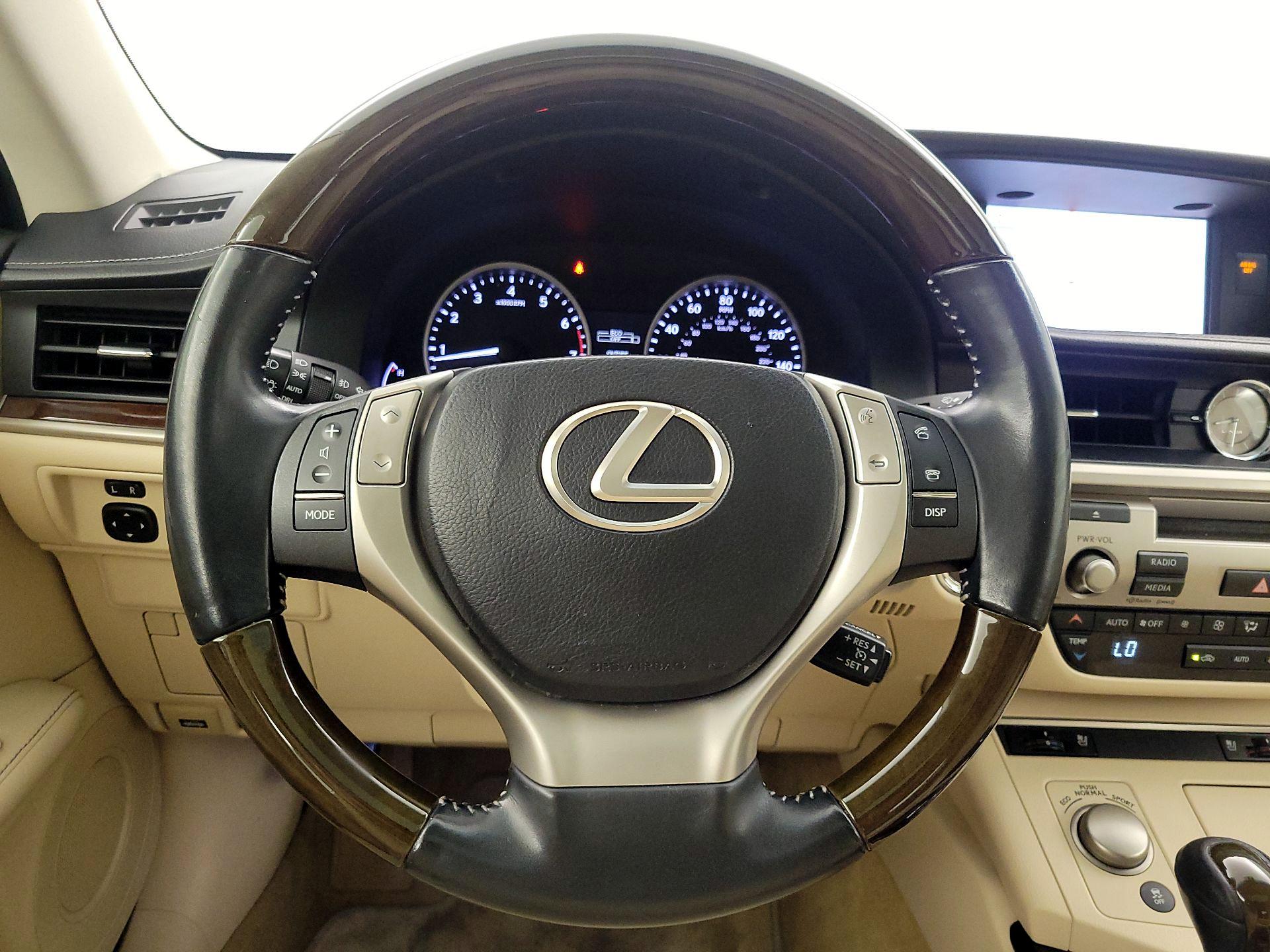 Thumbnail: 2014 Lexus ES - 10