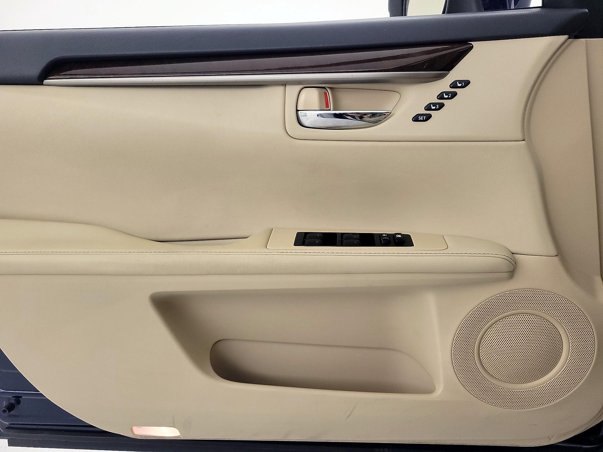 Thumbnail: 2014 Lexus ES - 12