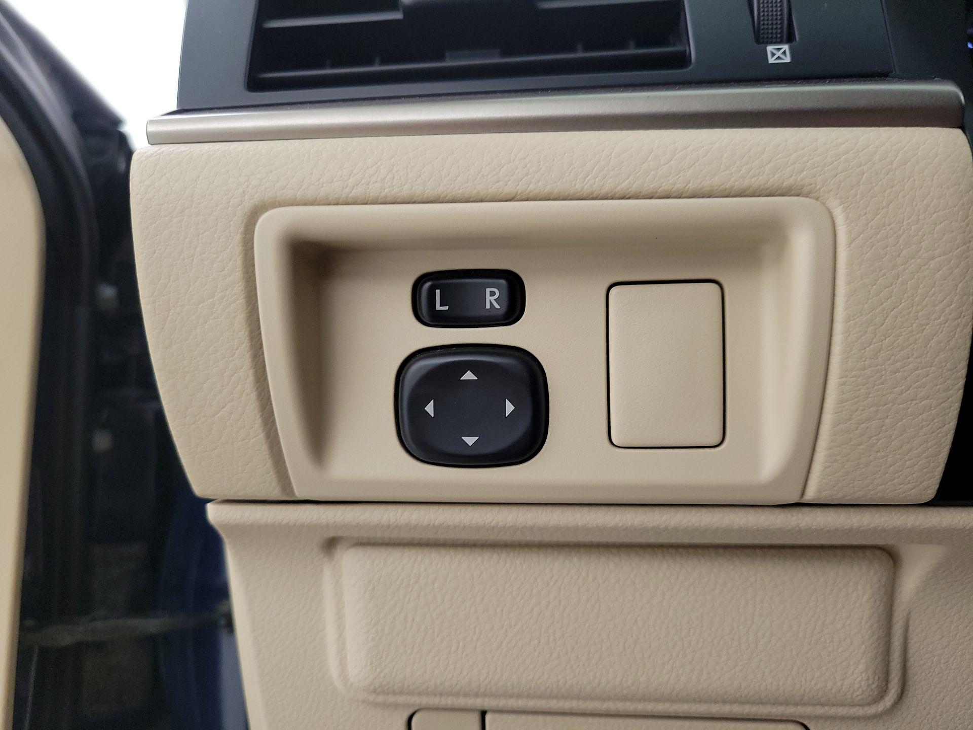 Thumbnail: 2014 Lexus ES - 13