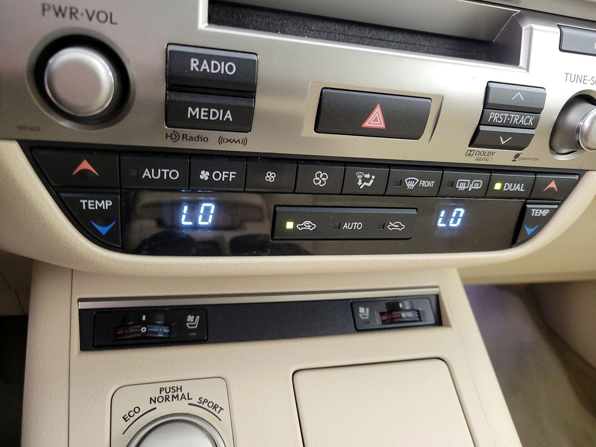 Thumbnail: 2014 Lexus ES - 17