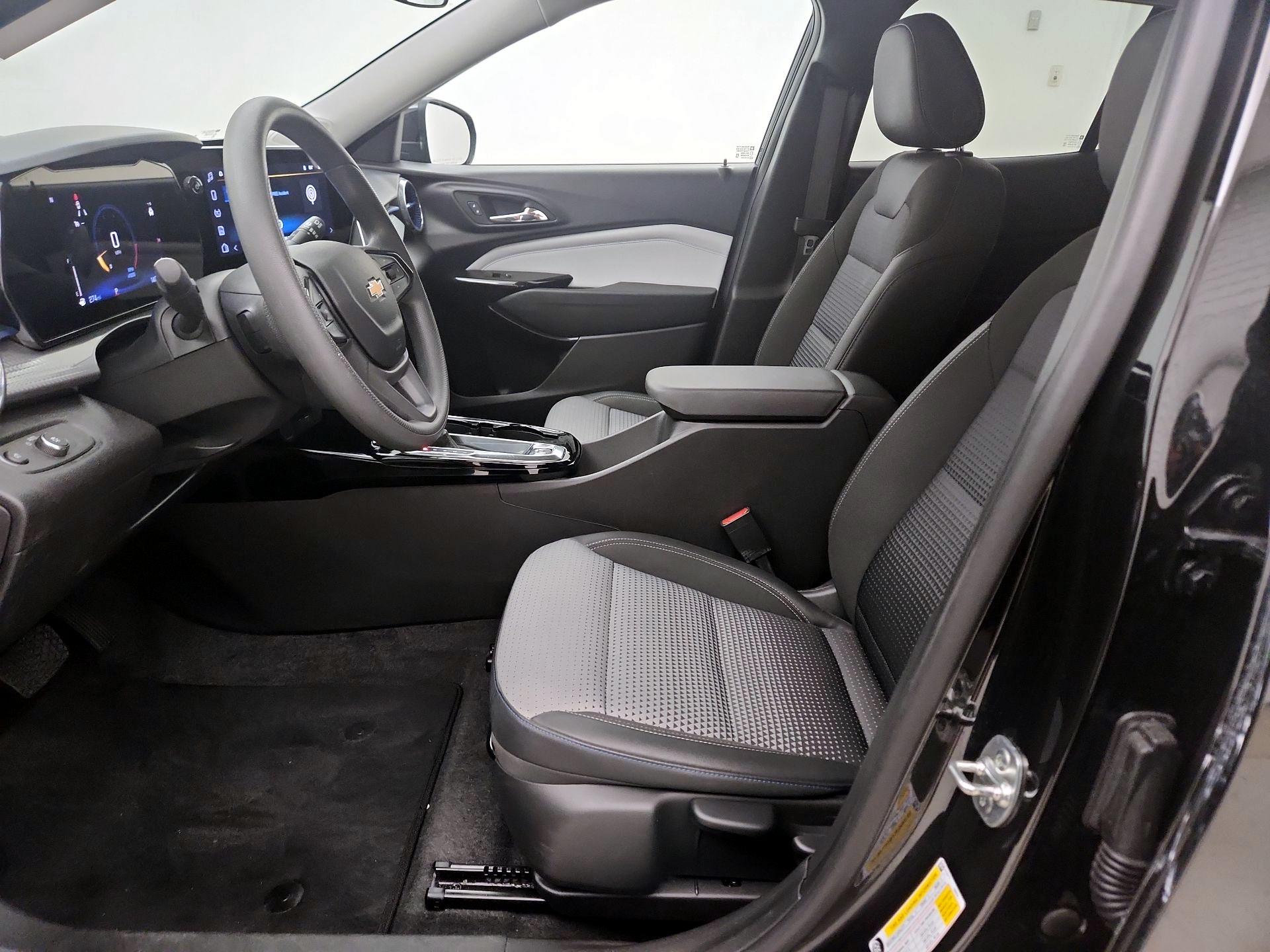 Thumbnail: 2025 Chevrolet Trax - 11