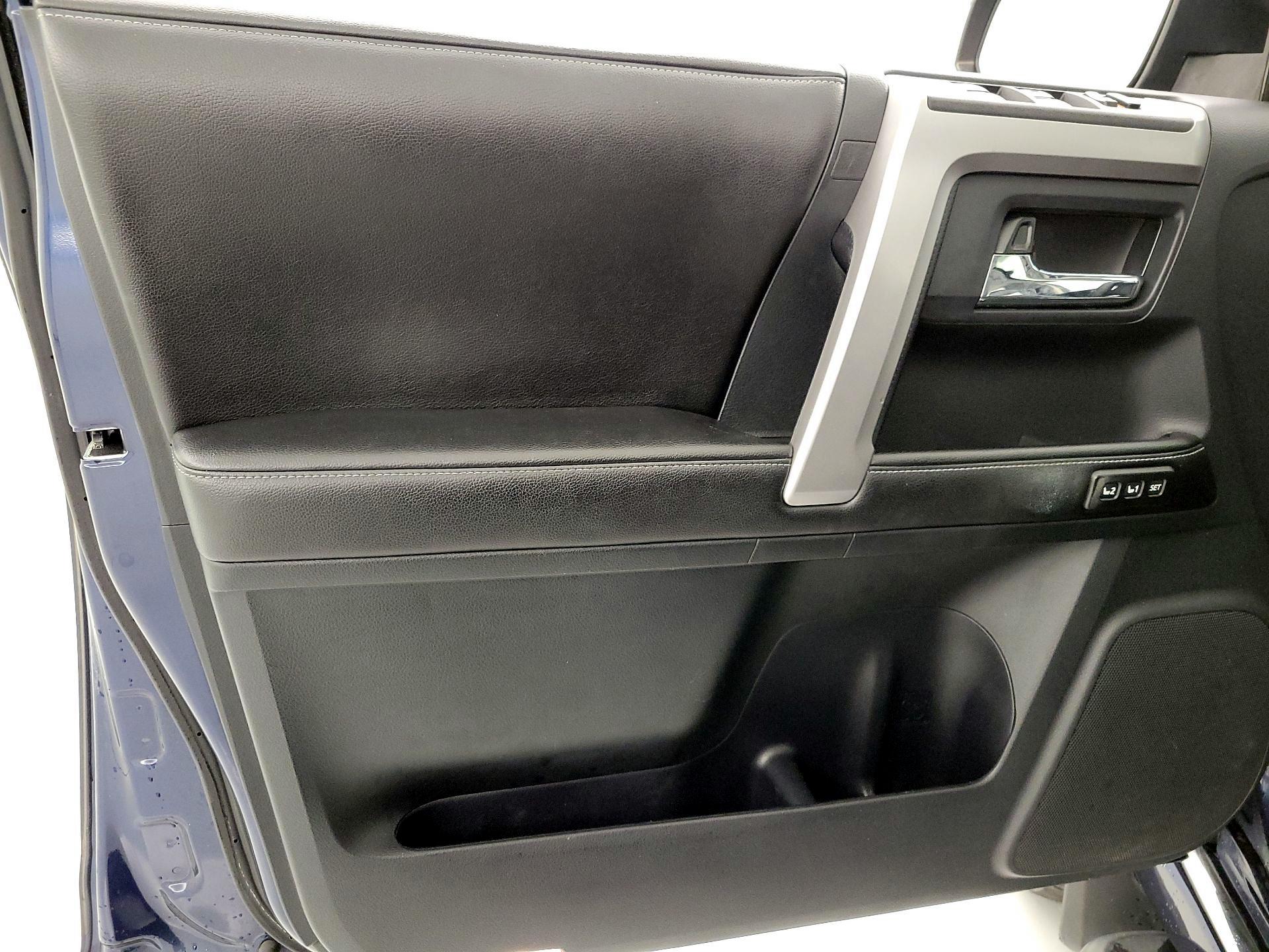 Thumbnail: 2015 Toyota 4Runner - 12