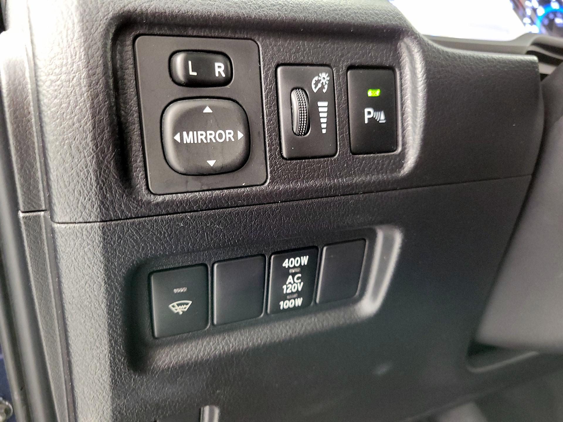 Thumbnail: 2015 Toyota 4Runner - 13