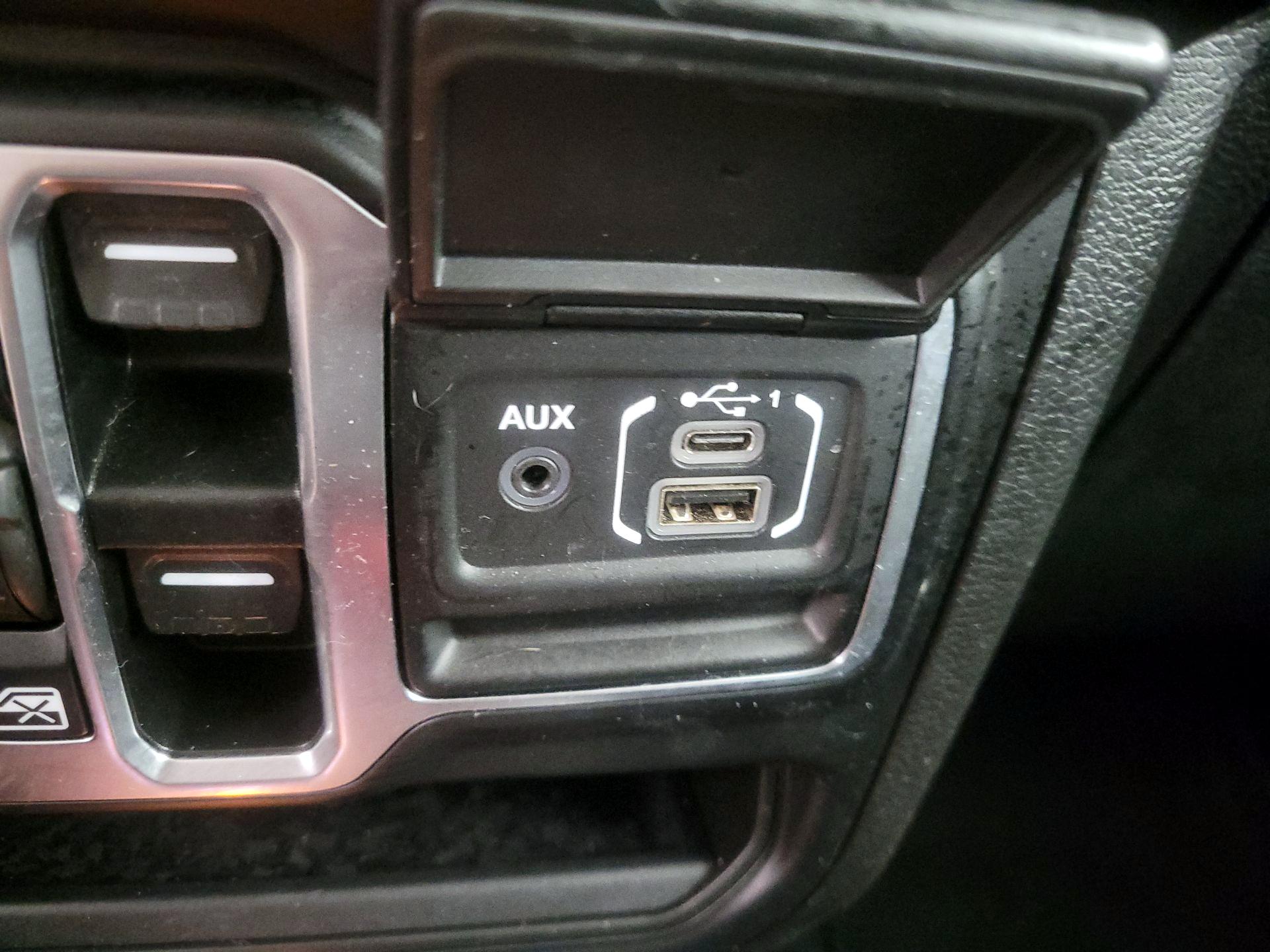 Thumbnail: 2022 Jeep Wrangler - 18