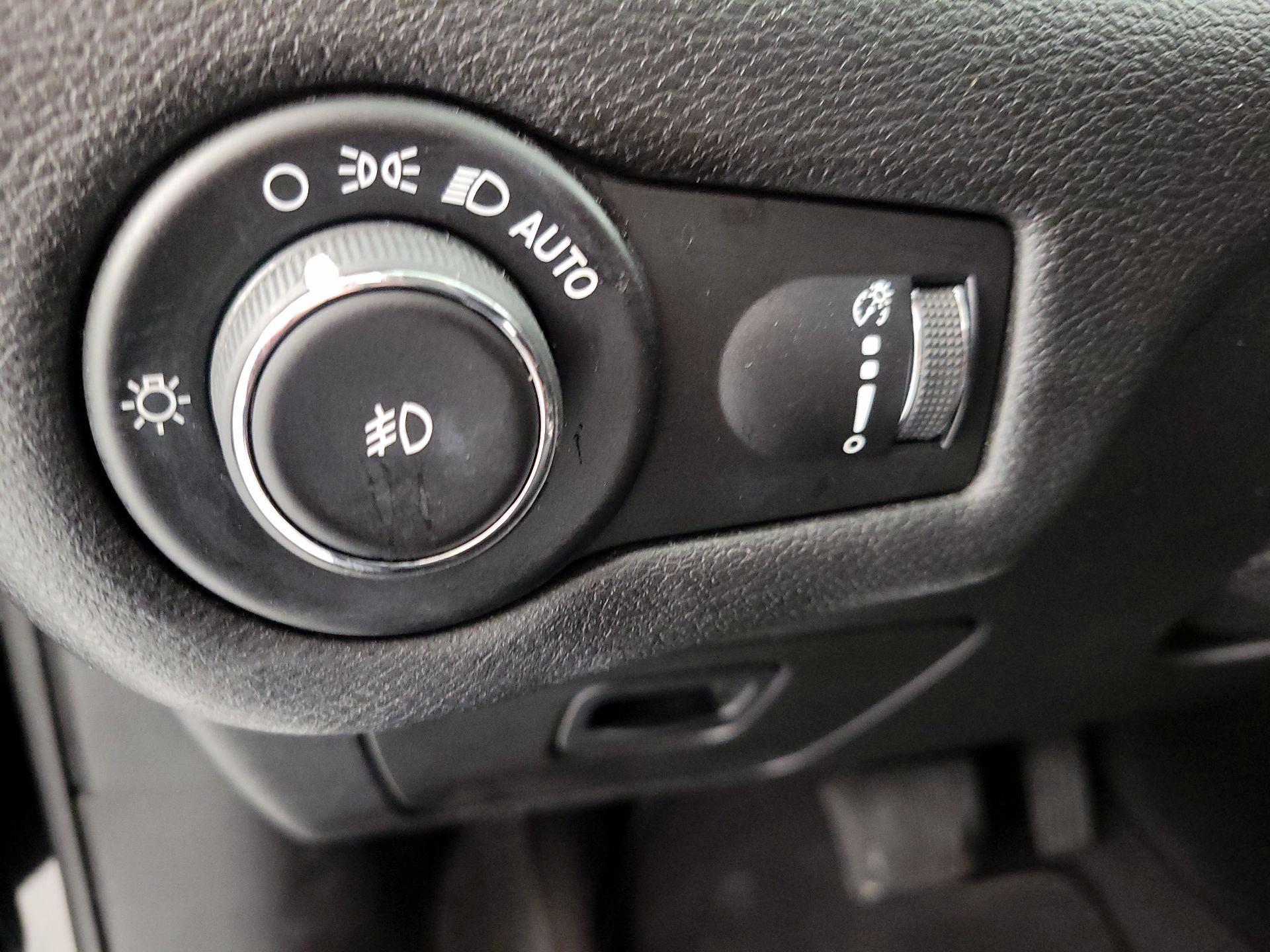 Thumbnail: 2019 Jeep Cherokee - 13