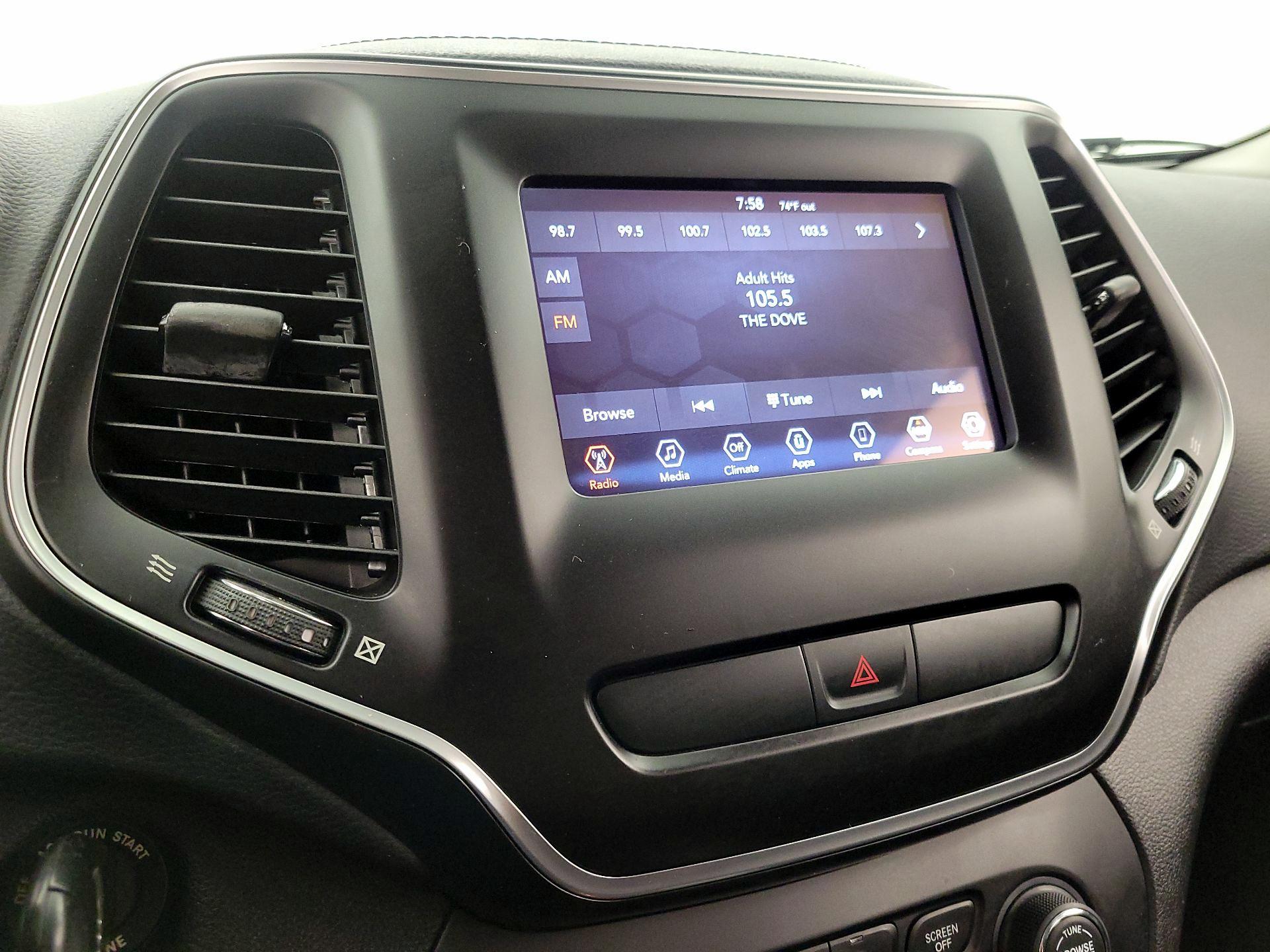 Thumbnail: 2019 Jeep Cherokee - 15